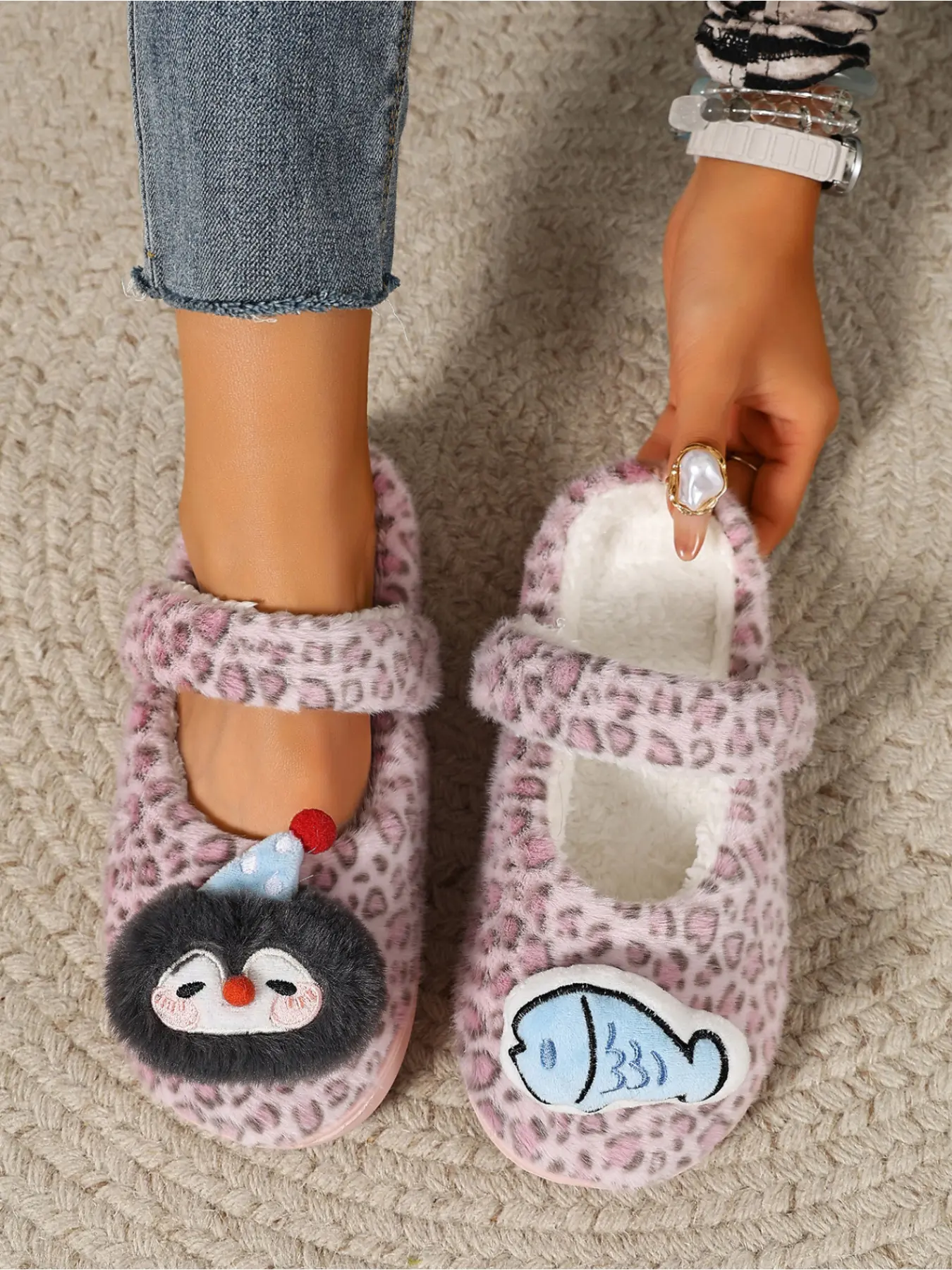 Cozy Cuddly Penguin Leopard Print Fuzzy Fluffy Slippers for Women, Fall/Winter Cute Cartoon Leopard Print Fluffy Slippers with Adjustable Zipper, Thick Soles, Home Use, Girl Style Non-Slip Soft Soles, Pink & Brown Double Color Fish Decal Decor, Wearable I