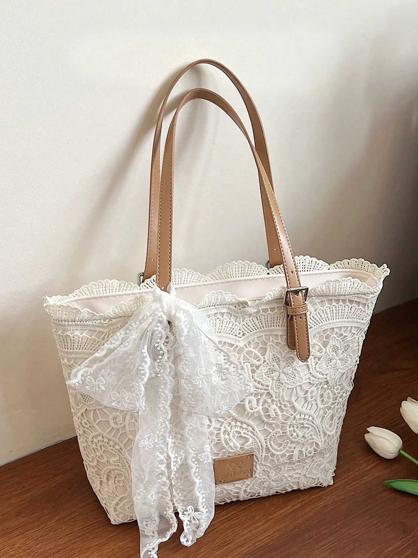 Minimalist commuting style retro practical texture lace tote bag, large capacity Casual commuter bag casual versatile fashionable and personalized shoulder bag, lace bow strap design, can accommodate tablets, documents, umbrellas, Exquisite tote bag