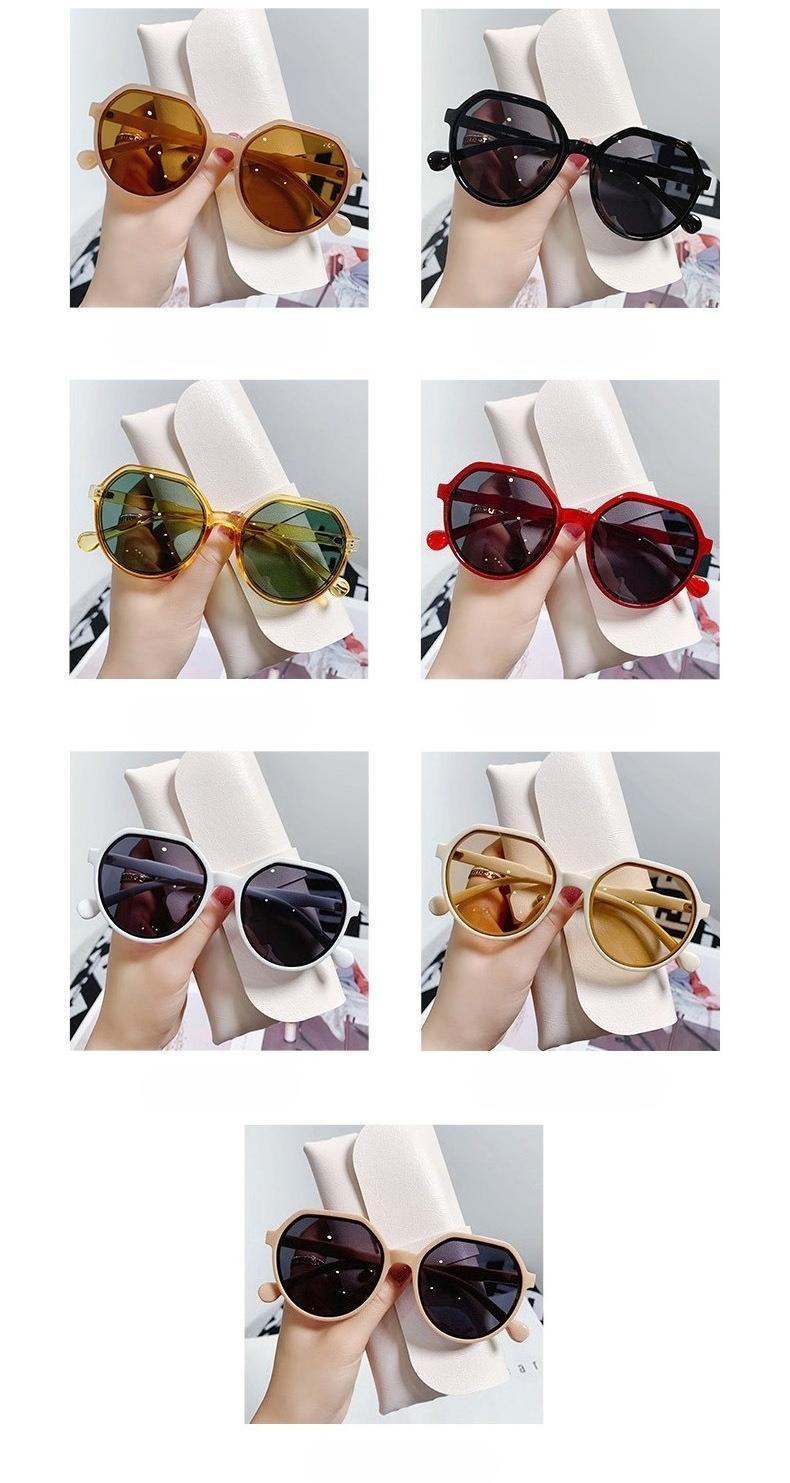 Women’s Jelly Frame Sunglasses, Brown Tint UV Protection Shades, Lightweight Retro Aesthetic Eyewear, Trendy Fashion Glasses for Driving, Travel, Beach & Summer Outfit