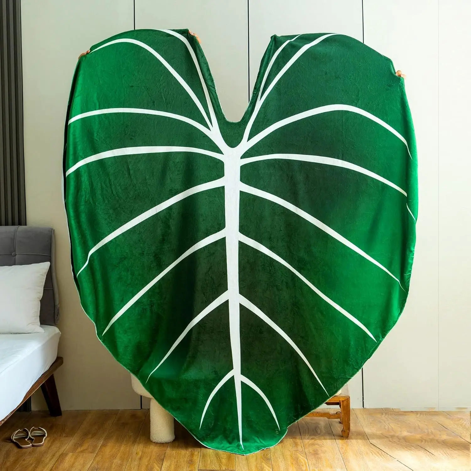 1pc Giant Heart Shaped Monstera Leaf Fleece Blanket, Dark Green Base With White Vein Whole Leaf Special Shape Print, Fresh Forest Botanical Style. Soft Warm Cozy Nap Throw, Multi-use for Sofa, Bed, Office, Shawl, Camping, Perfect Christmas Gift.