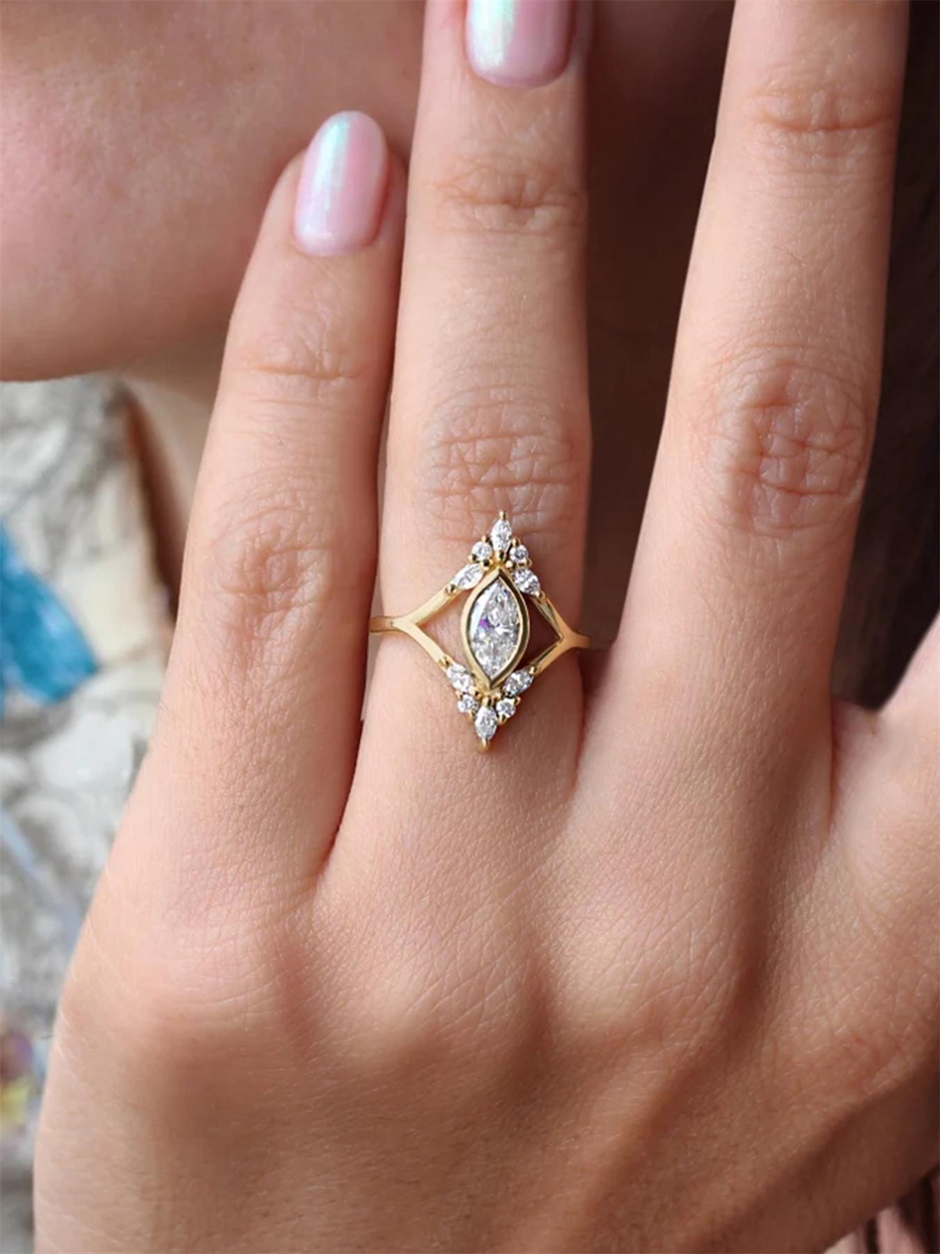 Fashion Hollow Out Design Rhinestone Decorated Ring, Princess Ring, Fashion Hand Jewelry for Party, Daily Clothing Decor, Trendy All-match & Exquisite Jewelry for Birthday Gift, Elegant Rhinestone Ring