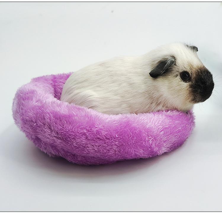 Macaron-style sleeping nest pad, suitable for hamsters, sugar gliders, squirrels, guinea pigs, dwarf rabbits, hedgehogs, etc.Made of comfortable material, available in sizes 7.87 inches and 5.51 inches.