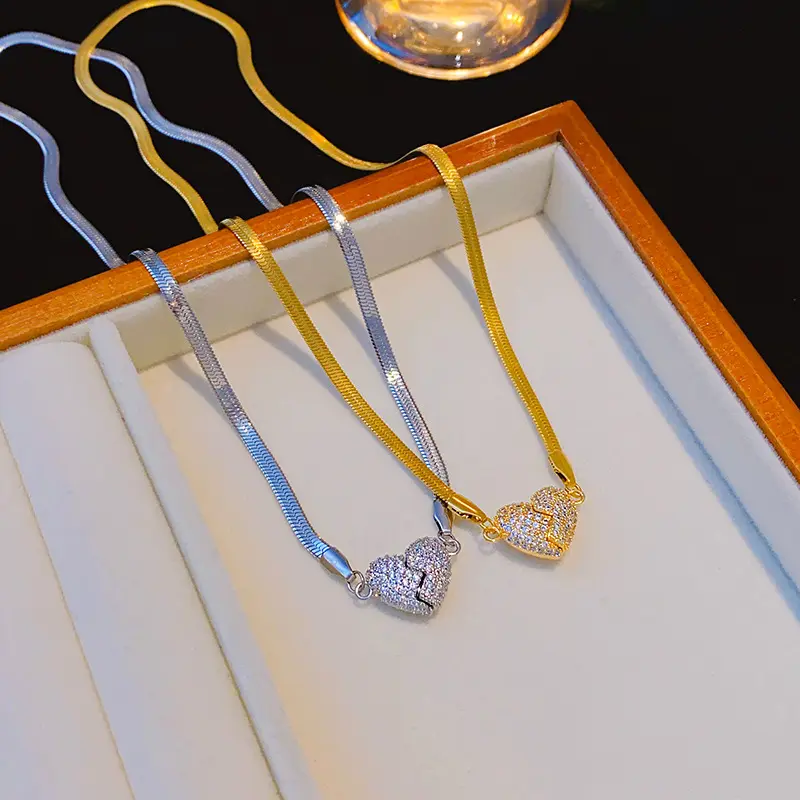 Heart Shaped Necklace for Women, Light Luxury Full-Diamond Look Pendant with Magnetic Closure on a Blade Chain, Stylish Female Wear for Everyday Use