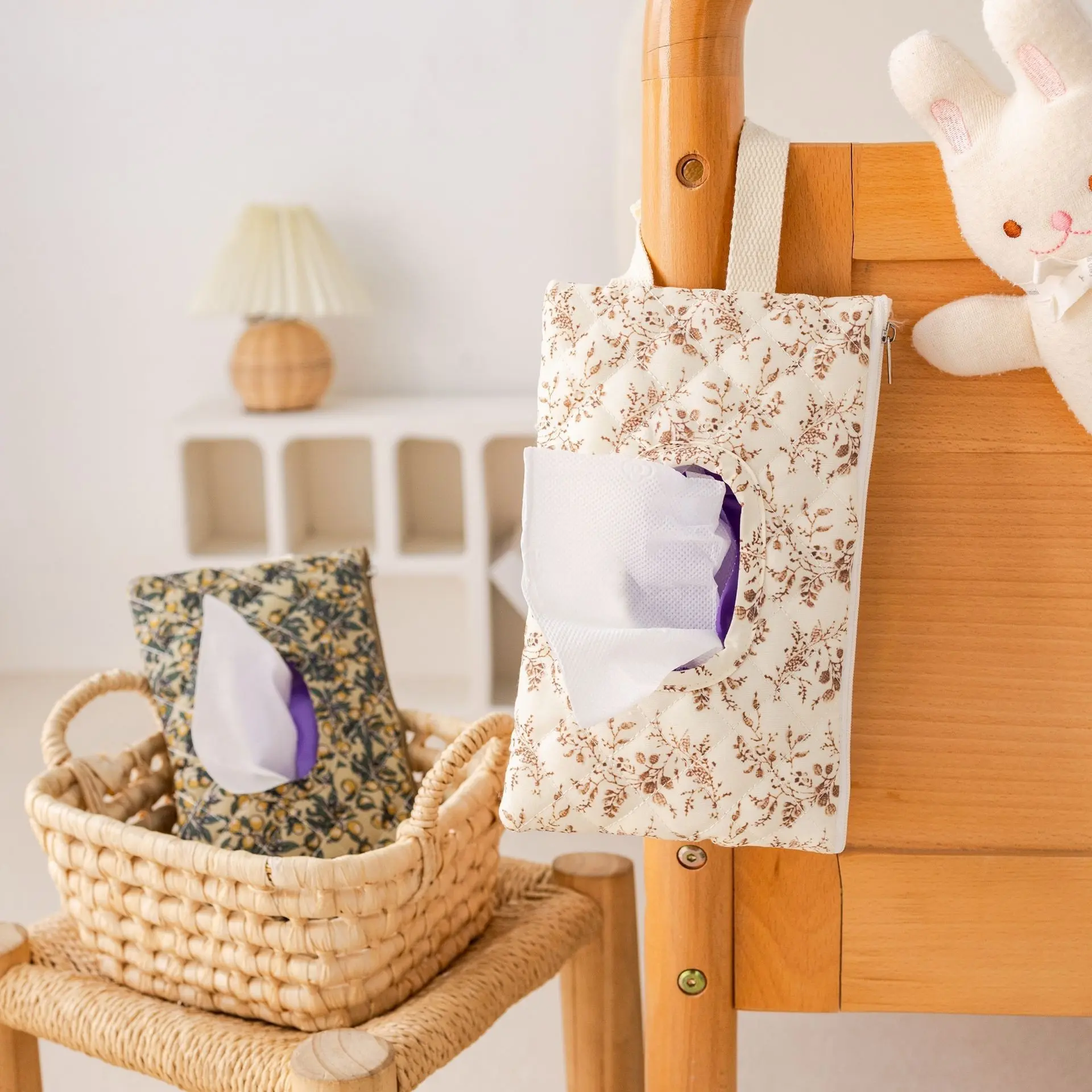 Floral Hanging Tissue & Wet Wipes Dispenser, Portable Mommy Bag Accessory, Practical Storage Holder for Baby Stroller, Durable Diaper Wipes Organizer