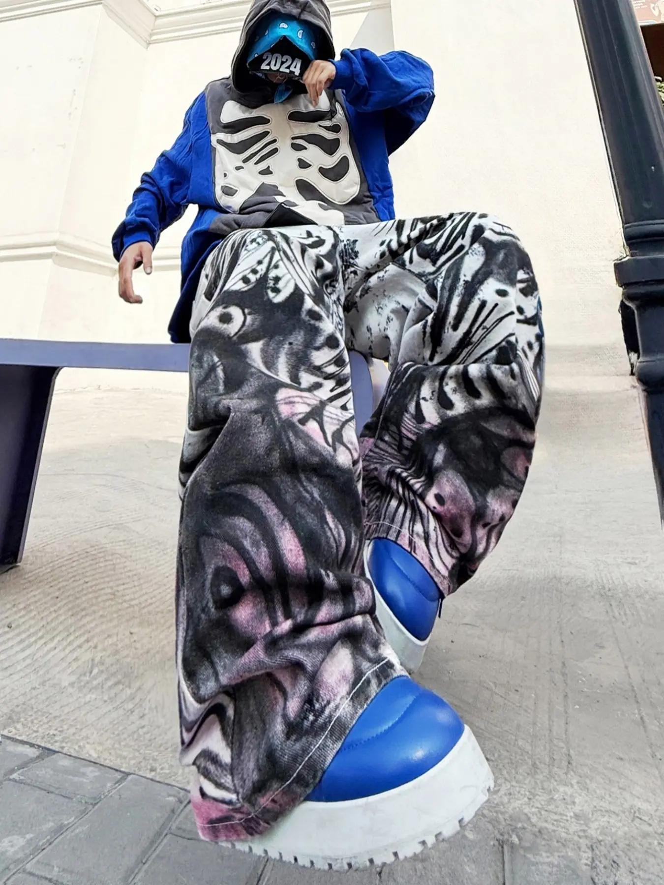 Men's Denim Jeans, Unique Graffiti Print Straight Leg Wide Leg Oversize Jeans, Y2K Streetwear Hip Hop Fashion, Loose Fit Long Pants for All Seasons, Casual Streetwear Jeans
