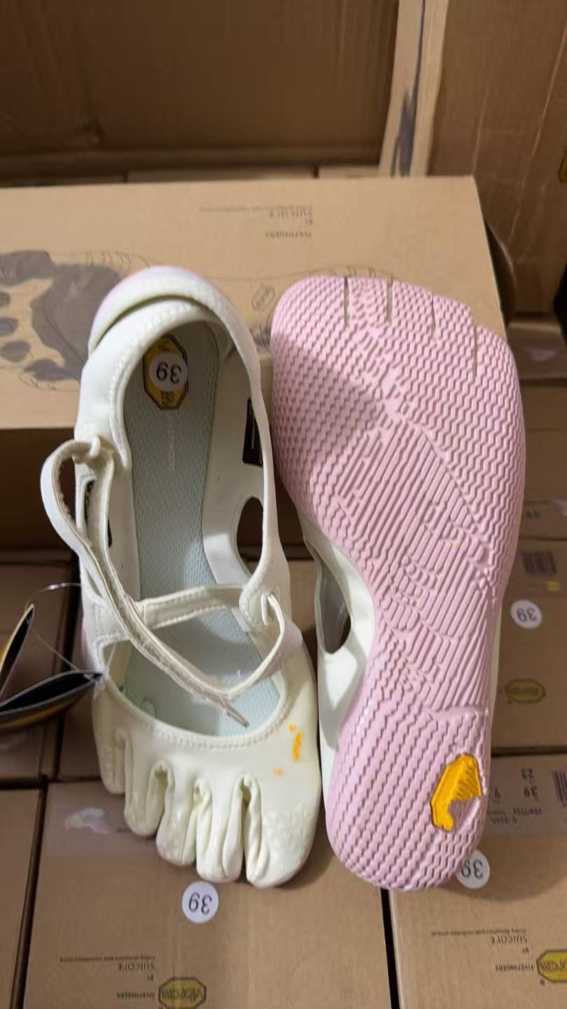 Barefoot Magic Claw Five-Toe Shoes Multi-Functional Ultra-Portable Hook-and-Loop Women's Shoes New Women's Fitness Training Yoga Hybrid Soft-Sole Dance Shoes Indoor/Outdoor Pilates Toe-Separating Shoes White, Ultra-Portable Water Footwear, anti-slip and b