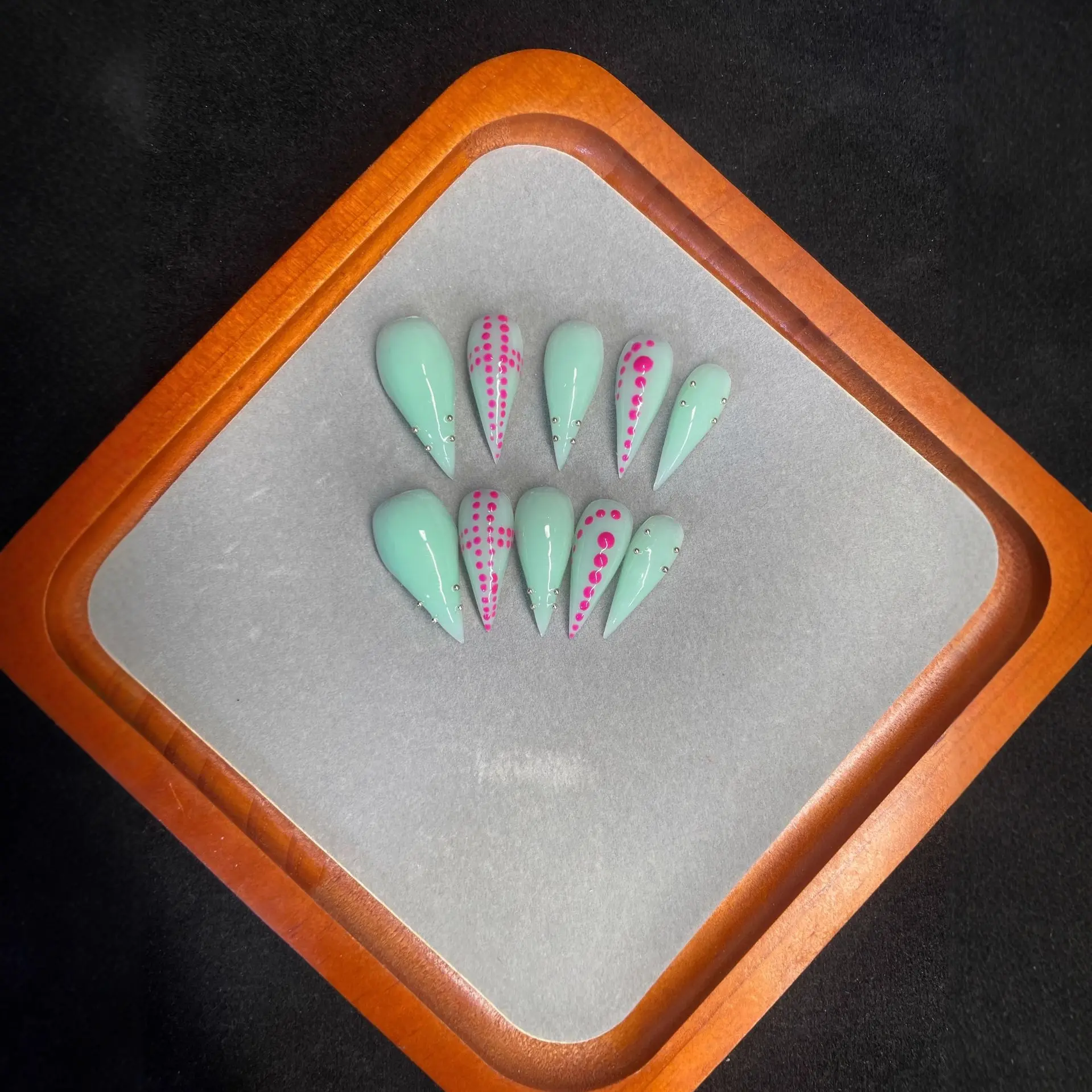 Handcrafted dragon claws and tails wearing armor, best-selling finished product nail art, eagle claws and cat claws beast armor