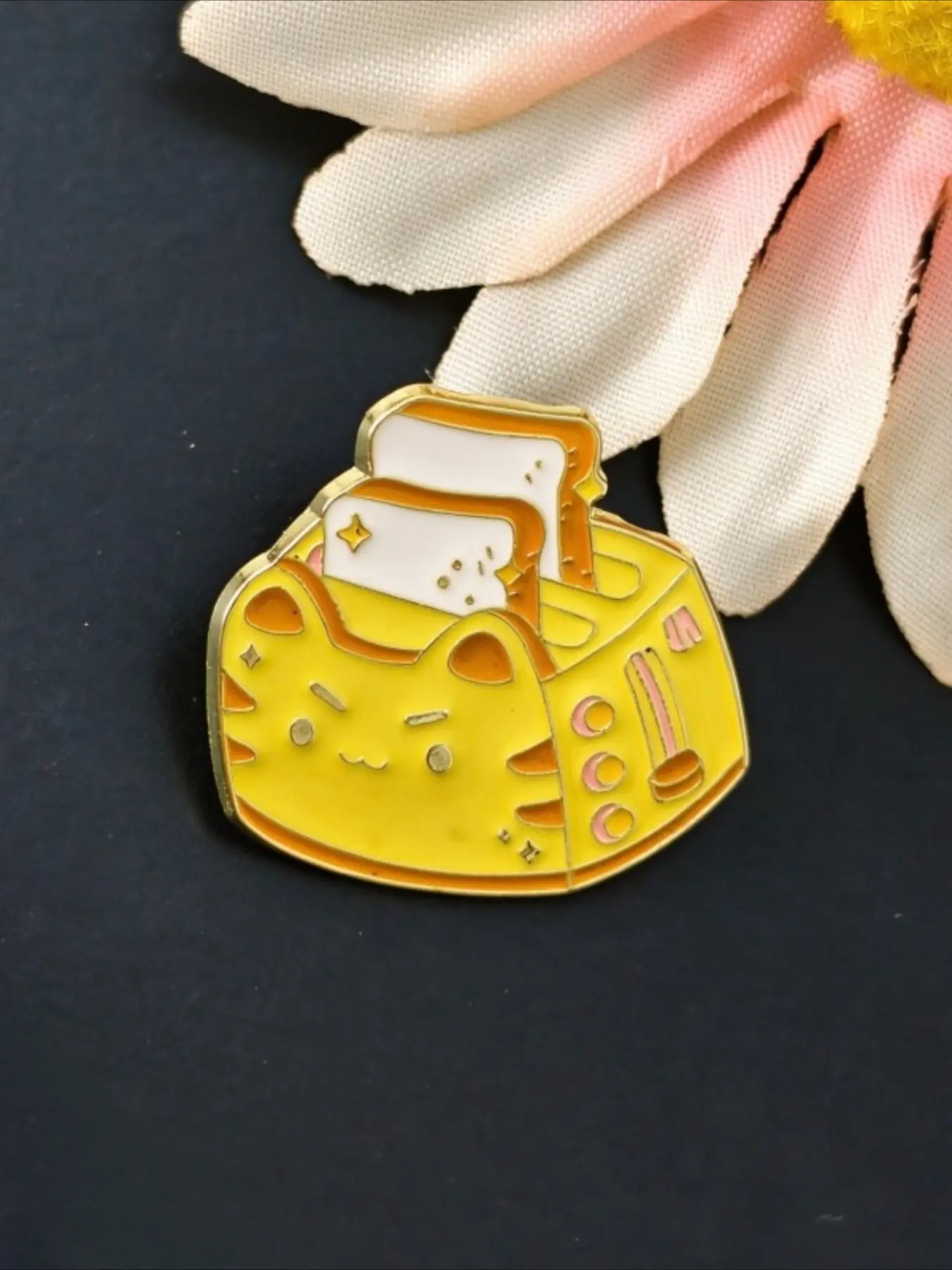 Cute Yellow Cat Toaster Enamel Pin, Kawaii Cartoon Breakfast Bread Lapel Badge Funny Food Animal Brooch for Jacket Backpack Decor,Gift For Cat Lovers Foodies