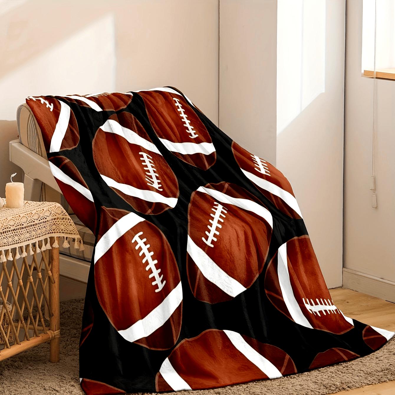 1PC Football Print Flannel Flannel Throw Blanket - Soft, Cozy, Machine Washable All-Season Polyester Bedding for Teens, Ideal Sports Theme Gift-280GSM