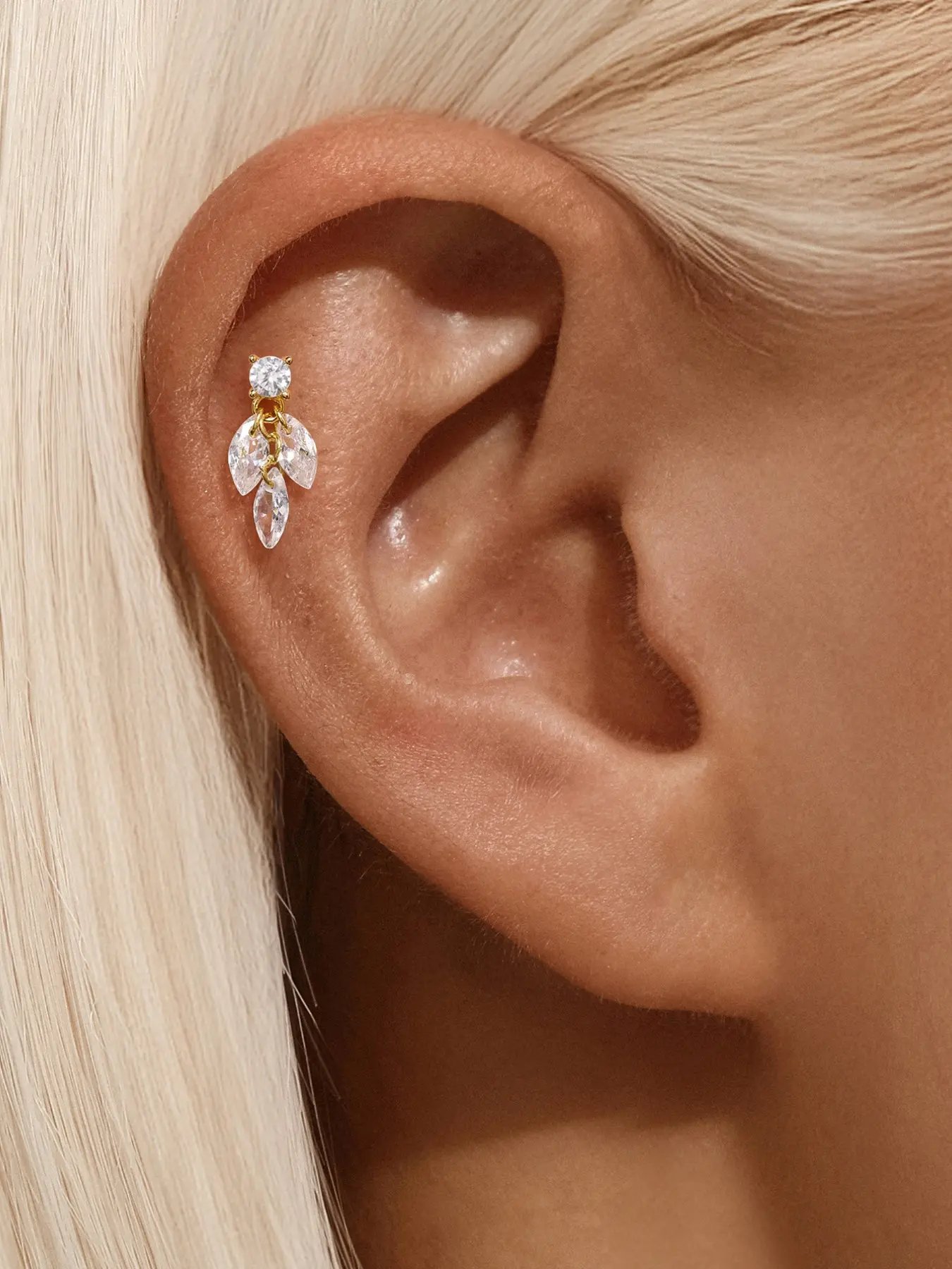 1PC 925 Sterling Silver Tassel Piercing Earring For Women, Zircon Helix Piercing Earrings, Threaded Cartilage Sparkling Stud Earrings, Elegant Jewelry for Women, Helix Pierced Earring
