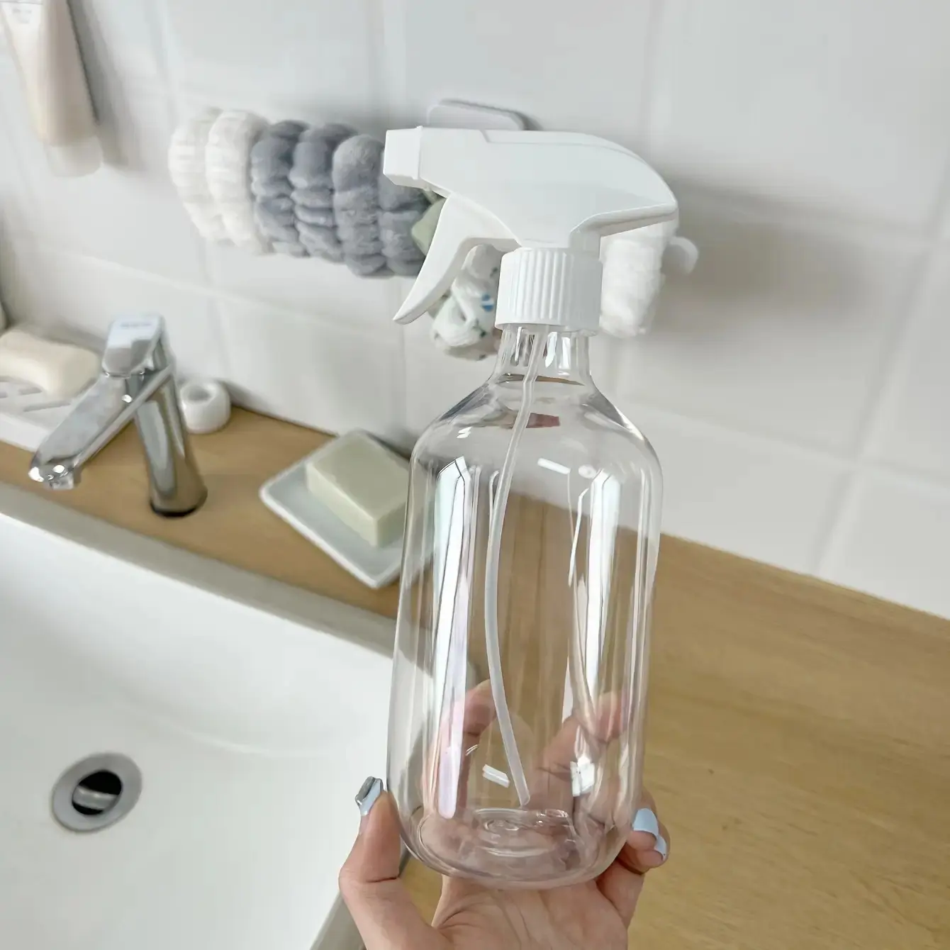 1pc Spray Bottle, Tonique Pure Essence, Cosmetic Spray Bottle, Alcohol Disinfectant Sprayer, Transparent Dispenser, Hand Grip Sprayer, Garden Watering, Cleaning Fine Mist Sprayer