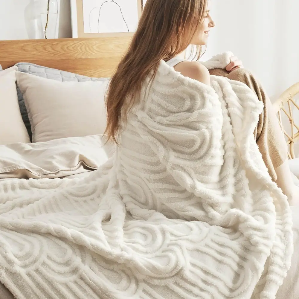 Multicolored Throw Blanket, Fashion Textured Fluffy Blanket for Indoor Daily Rest, Modern Curved Line Pattern Decor Blanket, Soft Fuzzy Sofa Bed Cover, Versatile Household Decor Textile for Apartment Dorm Living Space