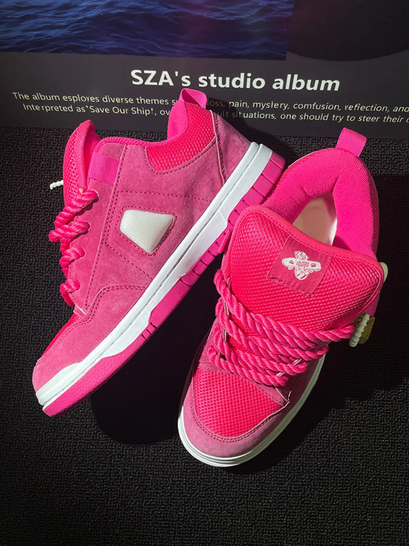 Trendy Dragonfruit Color Couple Sneakers, Unisex Casual Low-Top Canvas Trendy Trainers Shoes, Fall & Winter Sportswear, Versatile Board Shoes