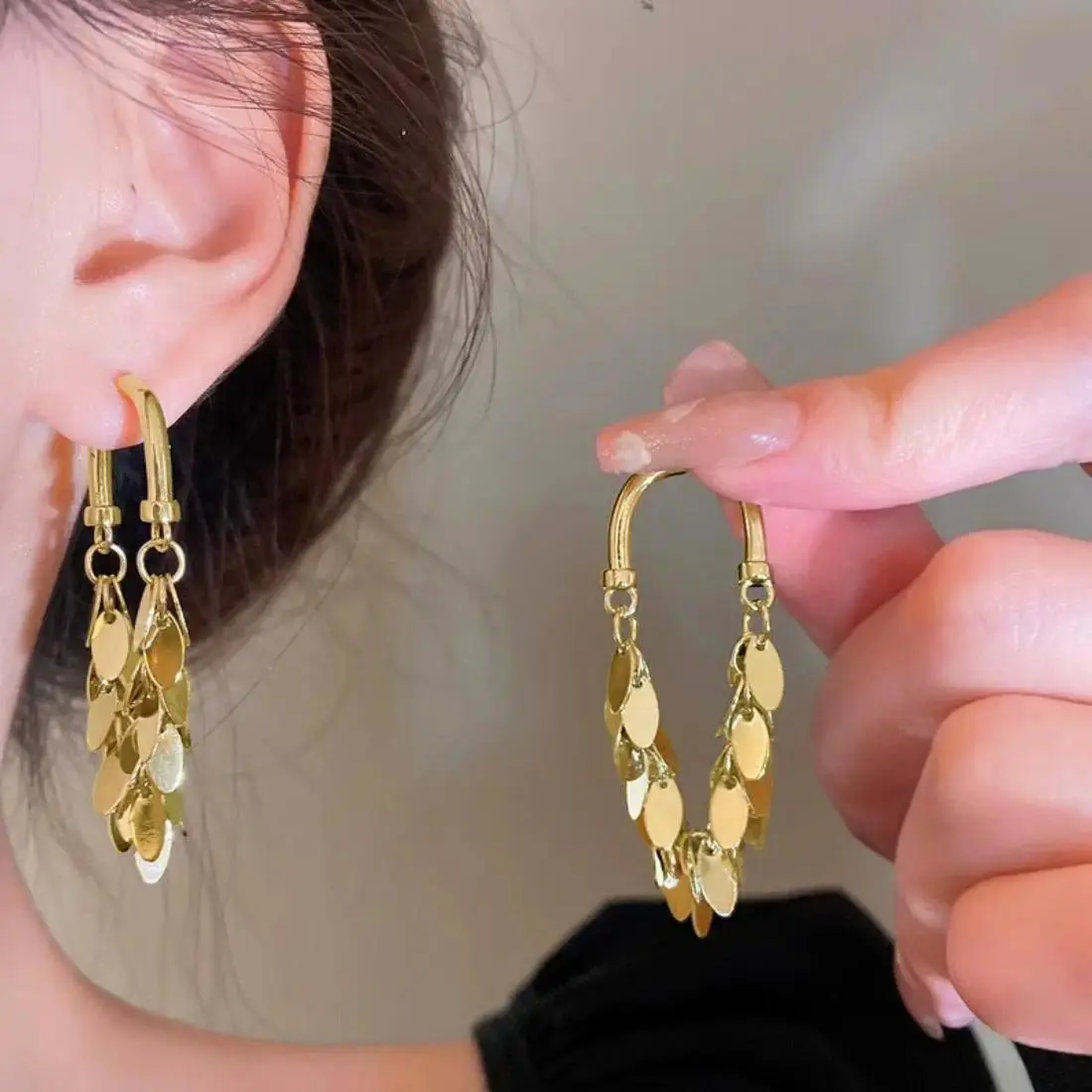 Women's Metal Fringed Long Stud Earrings - Light Luxury High-End Dangle, Elegant Female Sparkling Ear Accessories, Lightweight Comfortable Jewelry for Daily Wear, Party