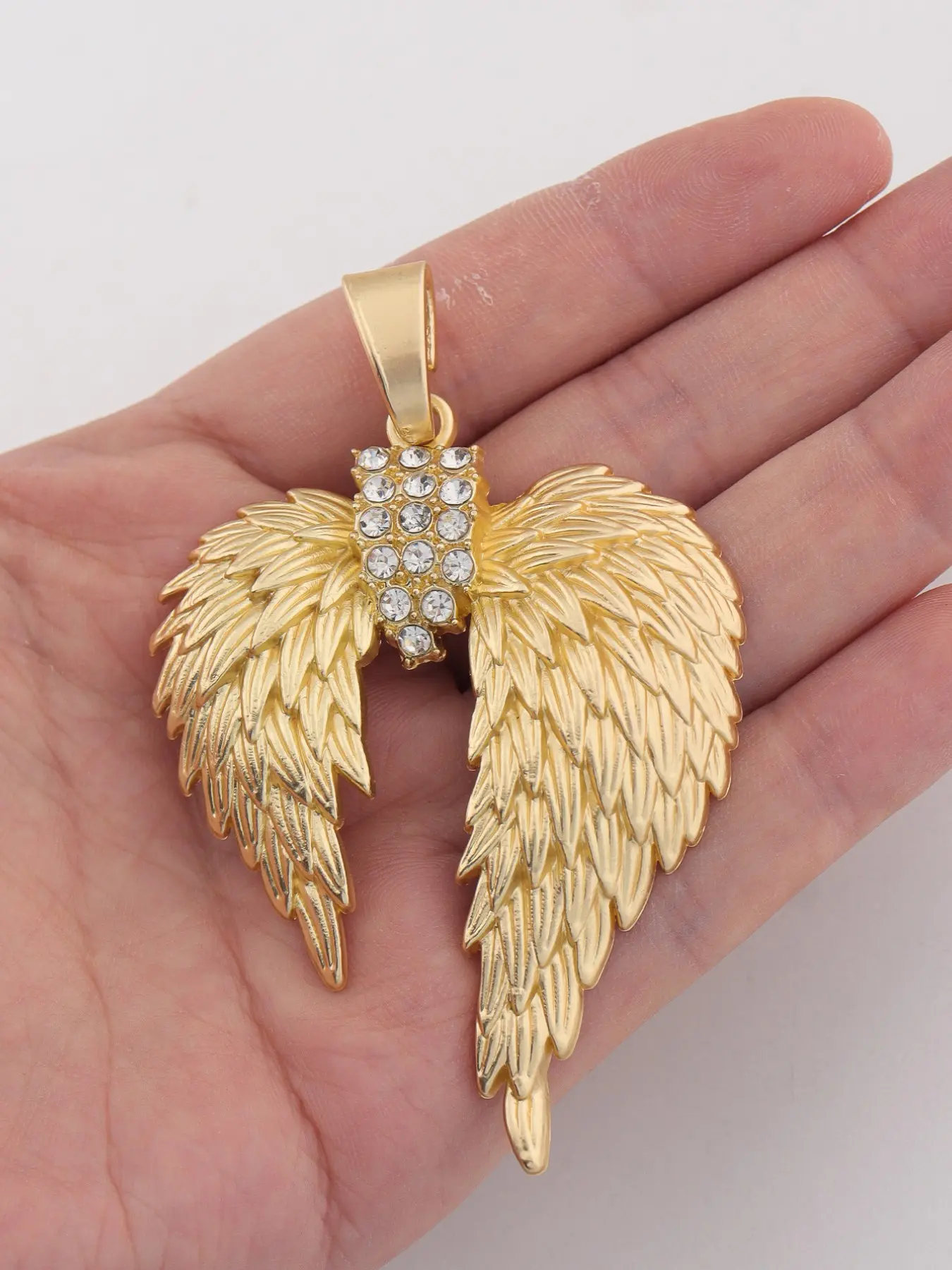 1pc Detailed Carved Feather Angel Wings Design Heart Pendant, Bling Clear Crystal Paved Embellishment Connector Charm, Large Gold Tone Double Wing Statement Pendant for Custom Necklaces, Fashion Women’s Accessory Craft Supply