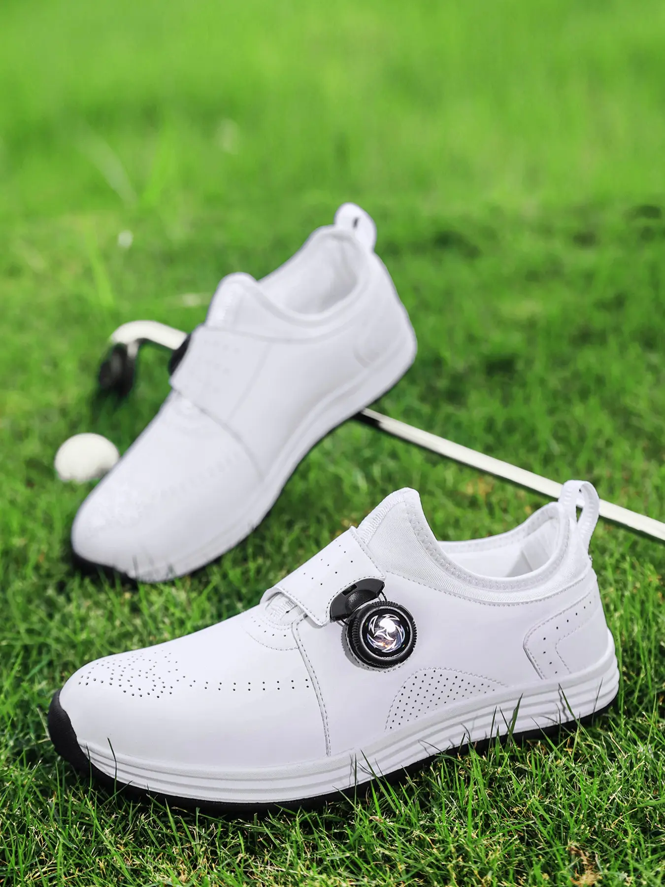 Men's Waterproof Athletic Golf Shoes, Button Closure, Fashionable Leather, Breathable, Non-Slip, Comfortable, Ideal for Golf Training