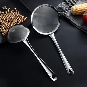 2 sets of stainless steel mesh strainers for hot pot frying and oil filtration, strainers for removing foam in the kitchen, strainers for filtering soybean milk, strainers for screening fruits and separating the pulp.