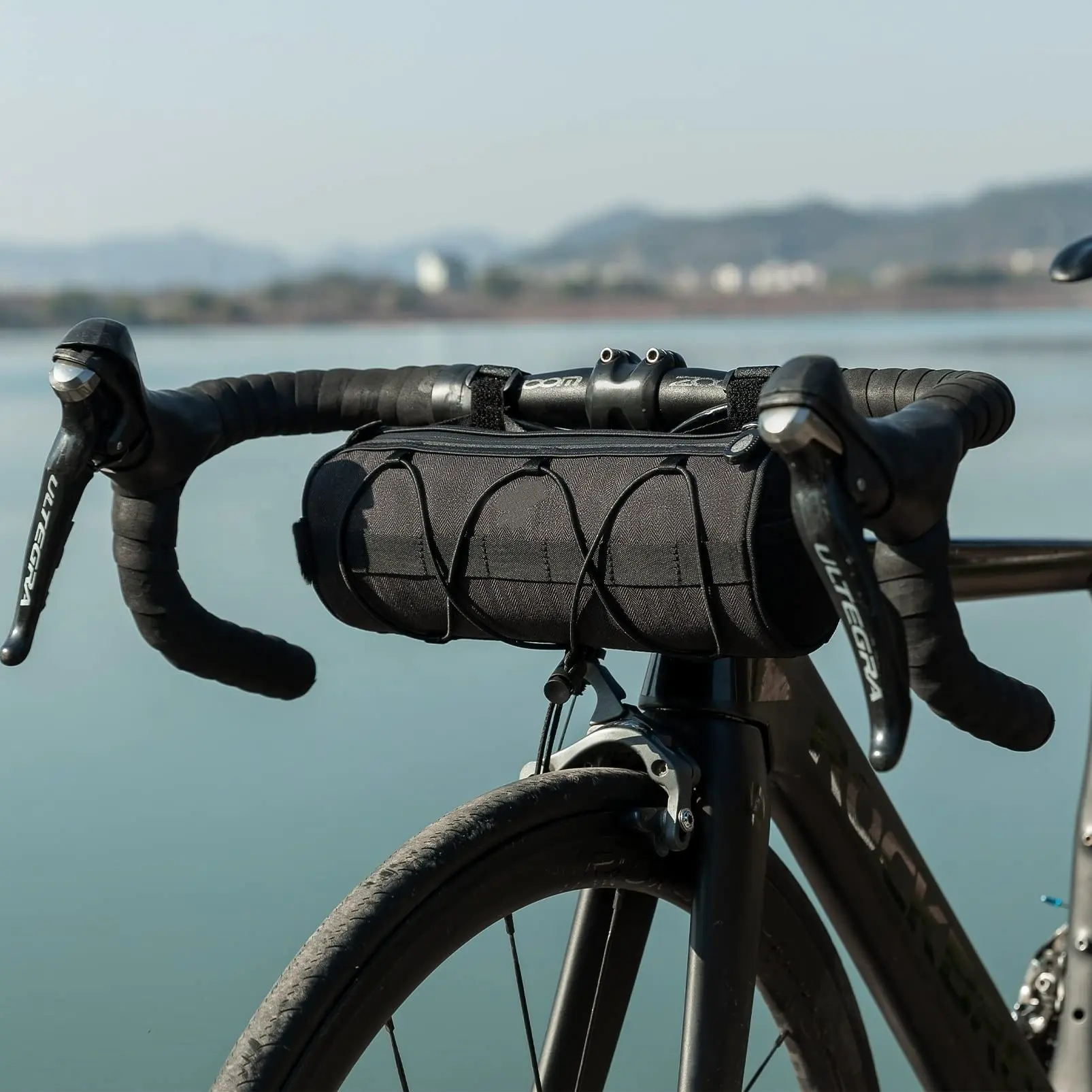 1pc Bike Handlebar Bag 2L Lightweight,Waterproof Reflective Cylinder Cycling Front Frame Roll Storage Pouch,Side Mesh Pocket,Convertible Shoulder Crossbody Strap for Road Bike And MTB Folding Bike Accessories Outdoor Cycling Travel