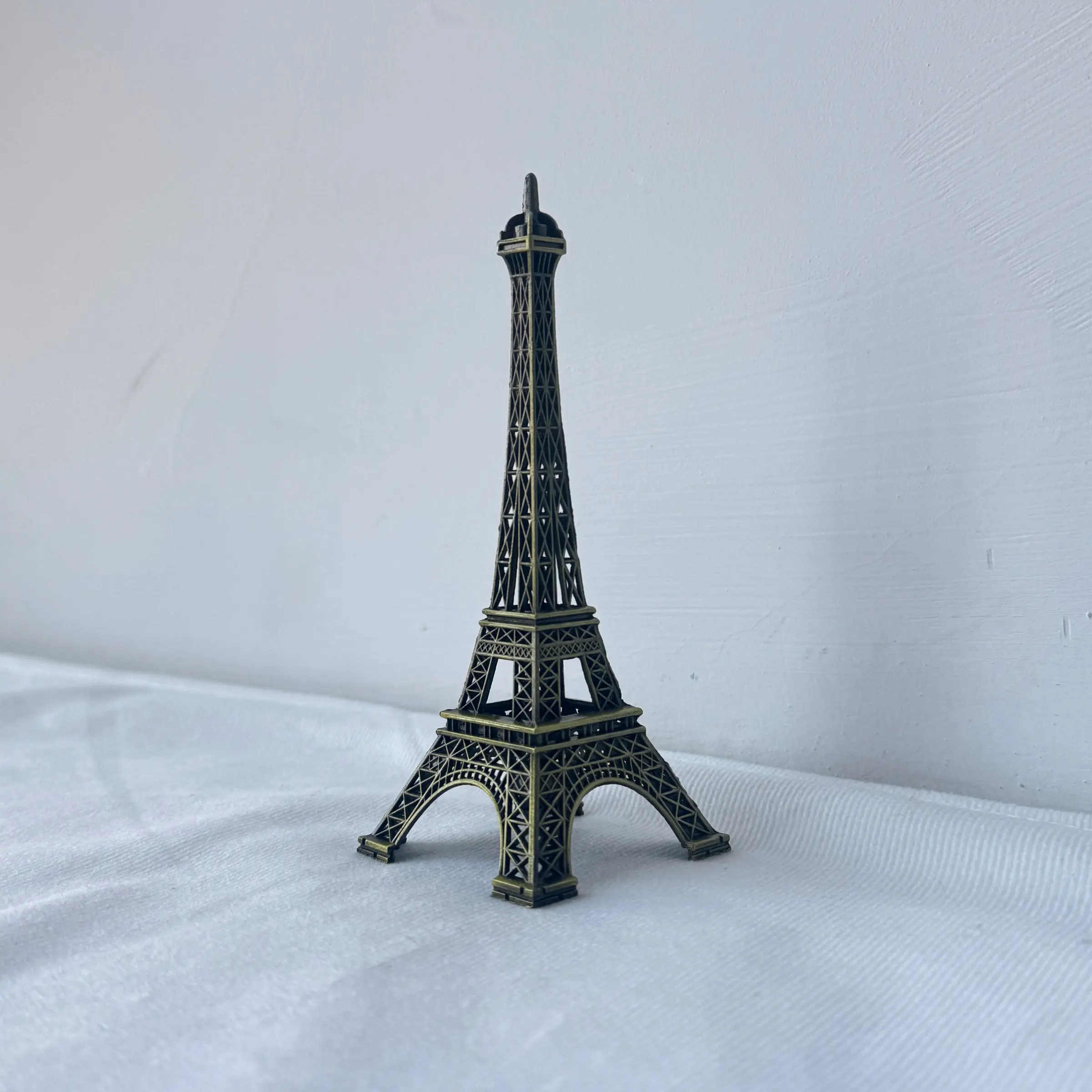 Eiffel Tower Desktop Decorative Ornament, Home Decoration Piece, Perfect for Festive Parties, Unique Gift Idea, Model 101