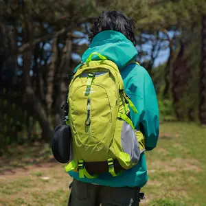 Lightweight Men's Backpack with Back Support Breathable Mesh Large Capacity Travel Hiking Bag Solid Color Minimalist Outdoor Daypack