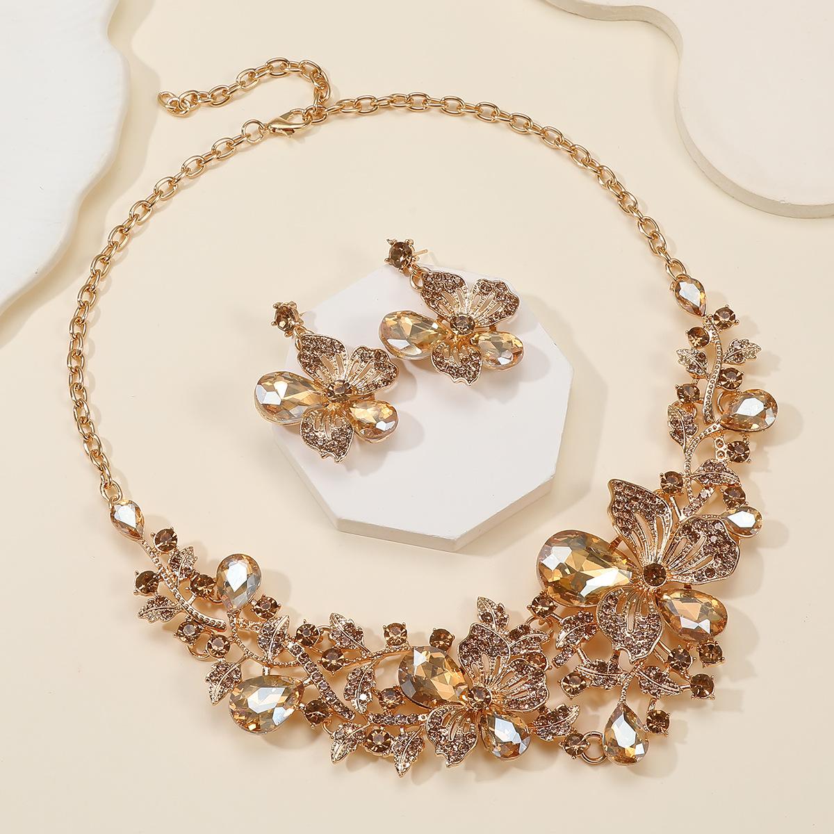 Exaggerated Necklace and Earring Set for Women, Fashionable Popular Alloy Chain with Flower Design, Bridal Accessory