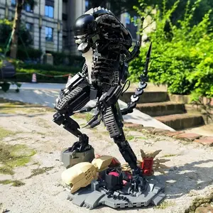 882-Piece Sci-Fi Movie Character Model Set, Alien Xenomorph Building Blocks, Birthday Gift Toy, Enhances Assembly Skills, Unisex