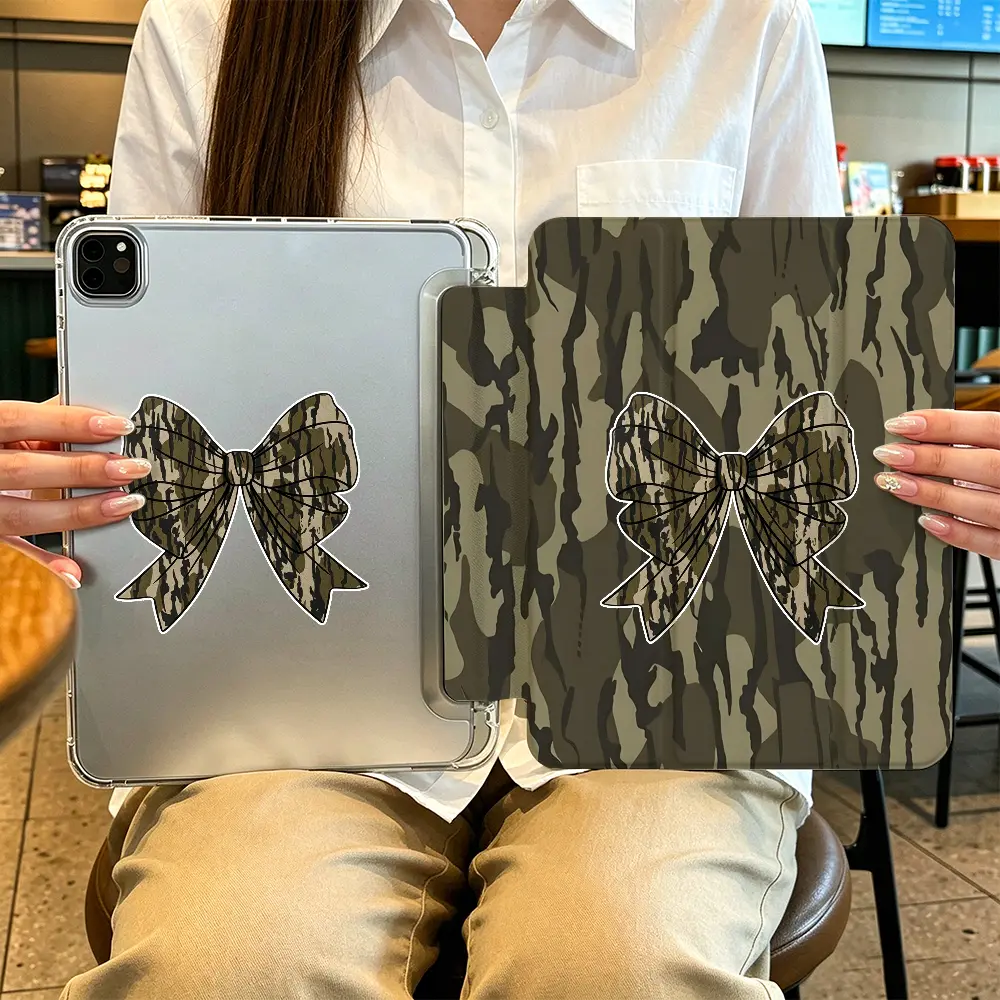 Camo Bowknot iPad Case， Nature Outdoor Style， iPad Case for iPad Pro 13 M4 2024 iPad Air6 M2 2024 iPad Pro 12.9 2022 iPad Pro 11 2022 iPad Air5 2022 iPad Mini6 2021， Tactical Forest Gift