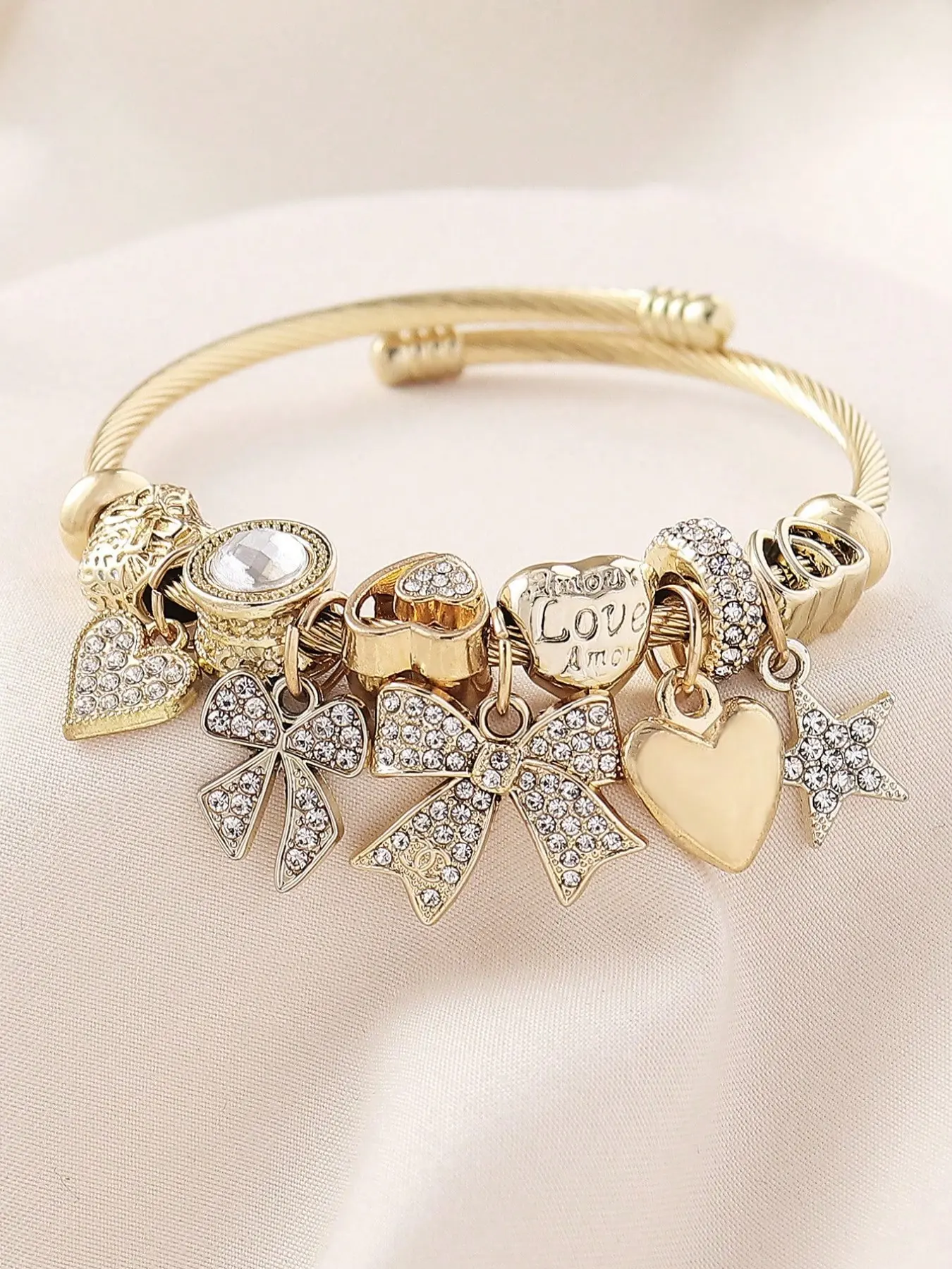 1pc Elegant Luxury Handmade Pearl, Crystal, Bow, Star Pendant Stainless Steel Charm Bangle Bracelet, Versatile Gold Color Cuff Bracelet, Perfect Gift For Women For Party, Banquet, Gathering, Ball, Bar, Nightclub, Birthday, Vacation, Casual, Shopping, Phot