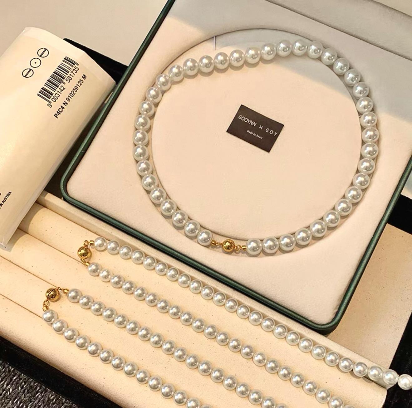 Glass Bead Magnetic Clasp Necklace for Women, Simple Light Luxury, Niche & Premium Rice Bead Design, Elegant & Versatile Clavicle Choker