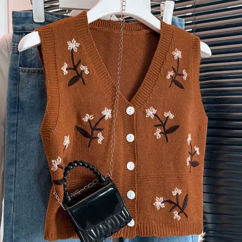 Women's Floral Embroidery Button Front V Neck Sweater Vest, Casual Sleeveless Sweater Vest for Summer, Fashion Women's Knitwear for Daily Wear, Vest Top