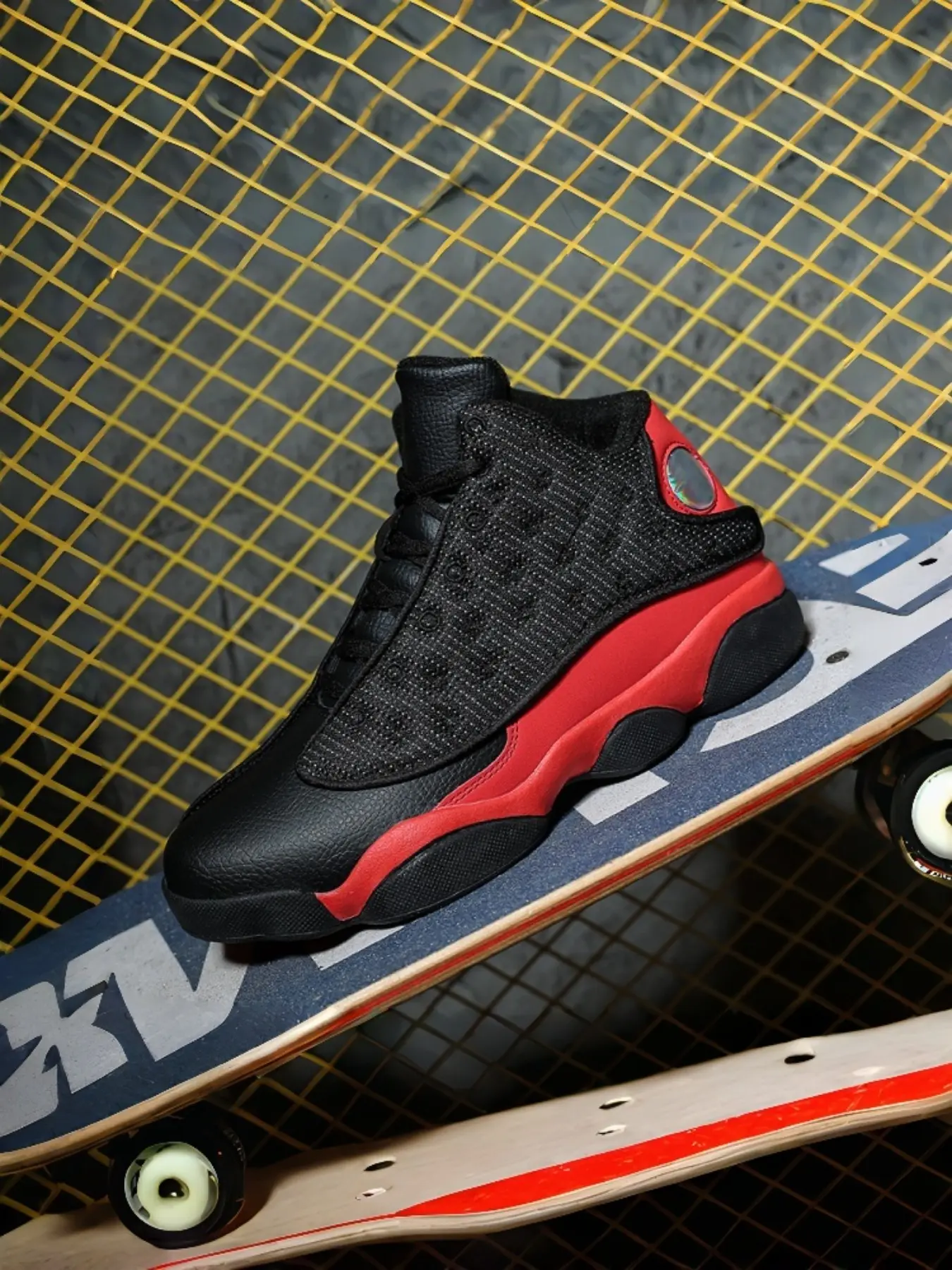 Bred Retro High Top Basketball Shoes for Men, Breathable Mesh, Shock Absorption, Durable, Trendy Casual Sports Shoes