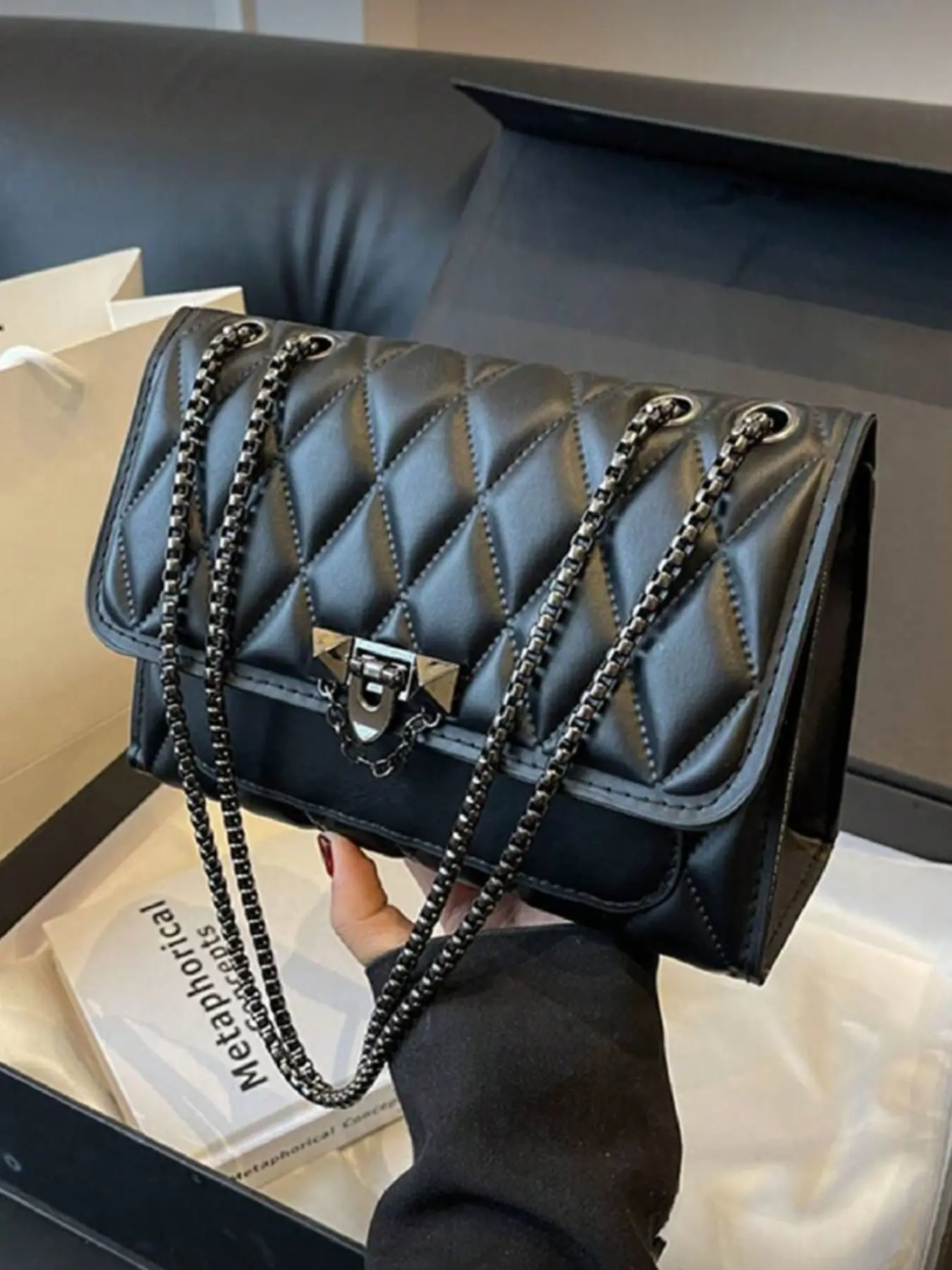 Minimalist Fashion Embossed Diamond Square Bag Lock Flap Open Metal Chain Shoulder Bag, Crossbody With Chain, Suitable for Women Daily Casual Use