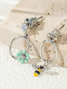 Cute bee and flower stud earrings for women-perfect for graduation or birthday gifts.