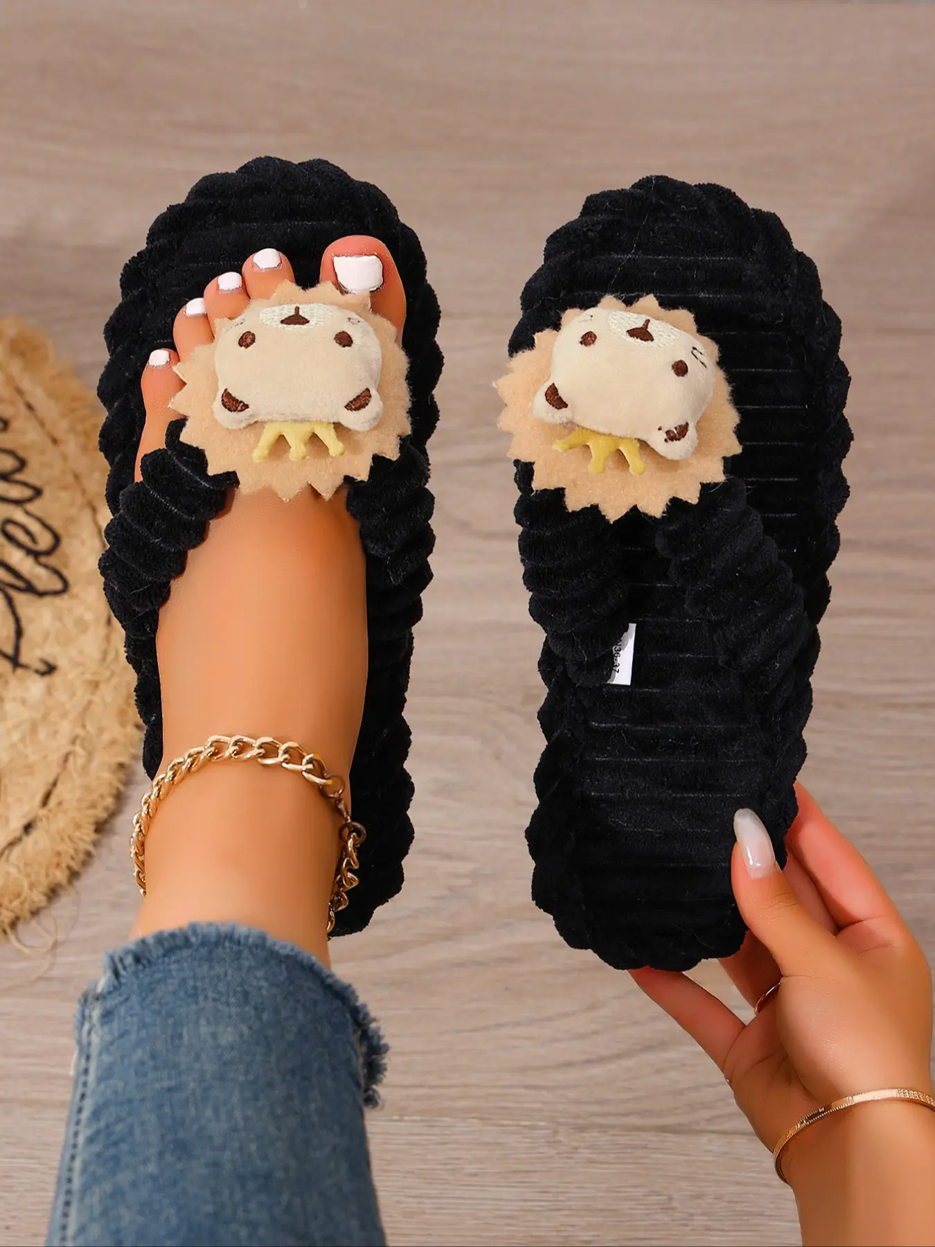 Women's Casual Fuzzy Thong Slippers with Cute 3D Lion Decor, Soft Breathable Indoor House Shoes for Home Wear & Indoor Office Use