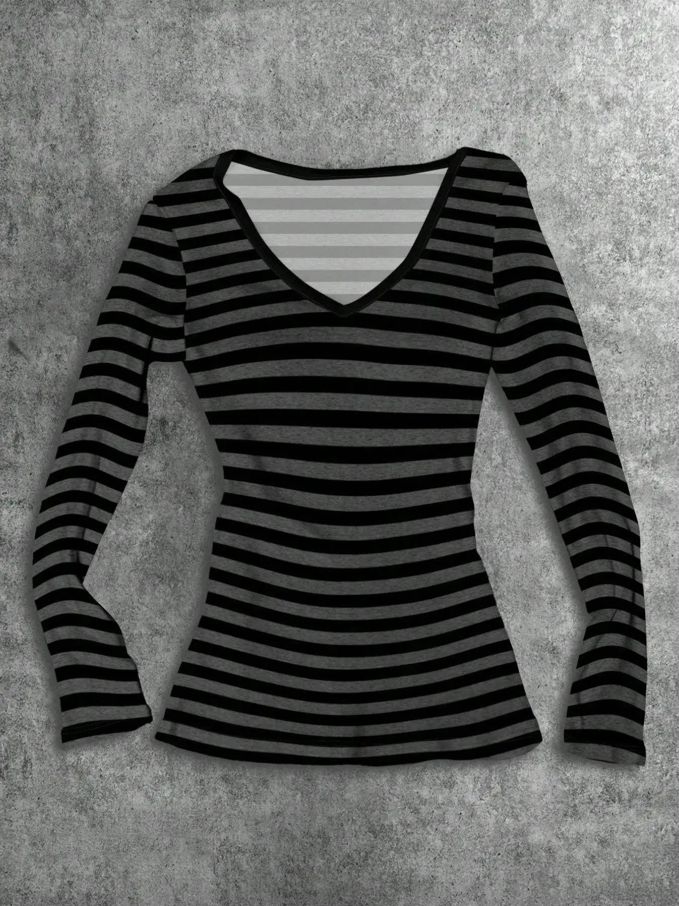 Women Y2K Grunge Black‑Grey Horizontal Stripe V‑Neck Long Sleeve Fitted Top, Slim Body‑Hugging Striped Knit Tee, Vintage 2000s Dark Aesthetic Casual Blouse, Soft Stretchy Form‑Fitting Basic Shirt For Daily Streetwear Club Party Shopping Hangout Night‑Out