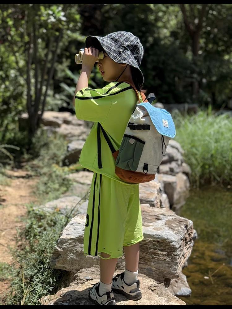 New Korean-style trendy and cool large-capacity children's backpack for travel, outdoor hiking, and kindergarten use for boys and girls