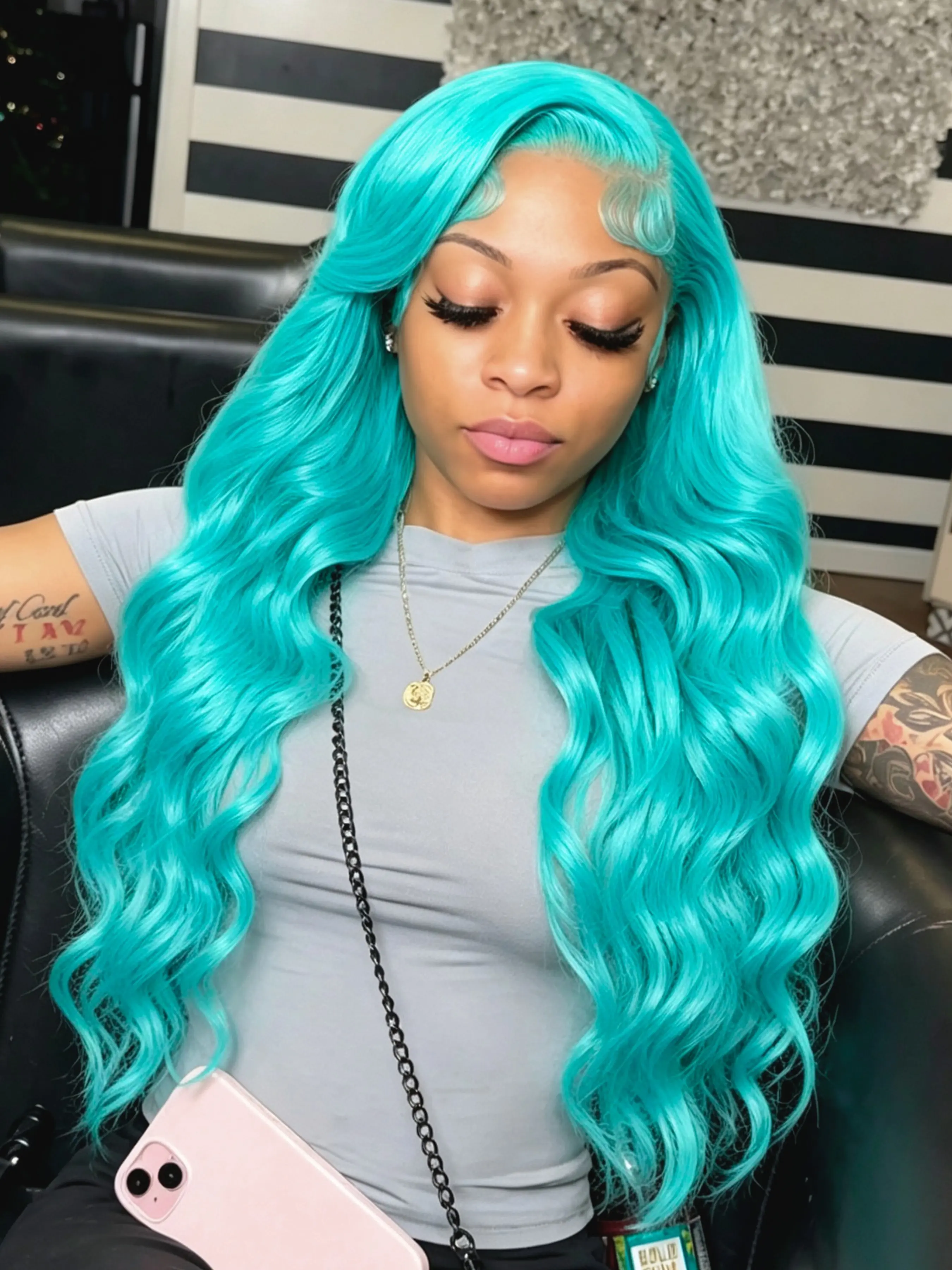Mint Blue Body Wave Wig 13x4 Lace Front Wig Soft HD Transparent Lace Wig Pre-Plucked Hairline Heat-Resistant Synthetic Wig Teal Wavy Wig Lace Frontal Wigs for Women Parties Cosplay Stage Beach Wave Wig 28 Inches