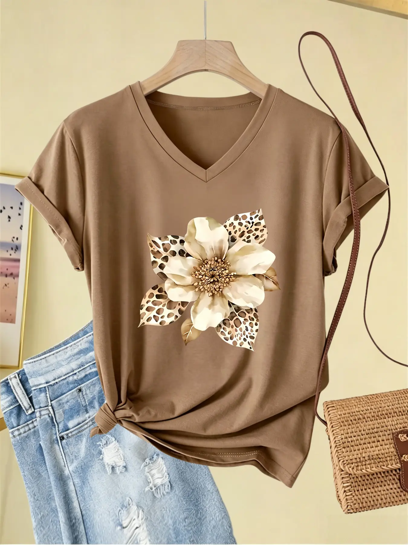 Women's Leopard Print Floral T-Shirt, V-Neck Short Sleeve Top, Casual Fashion for Spring Summer, Daily Wear