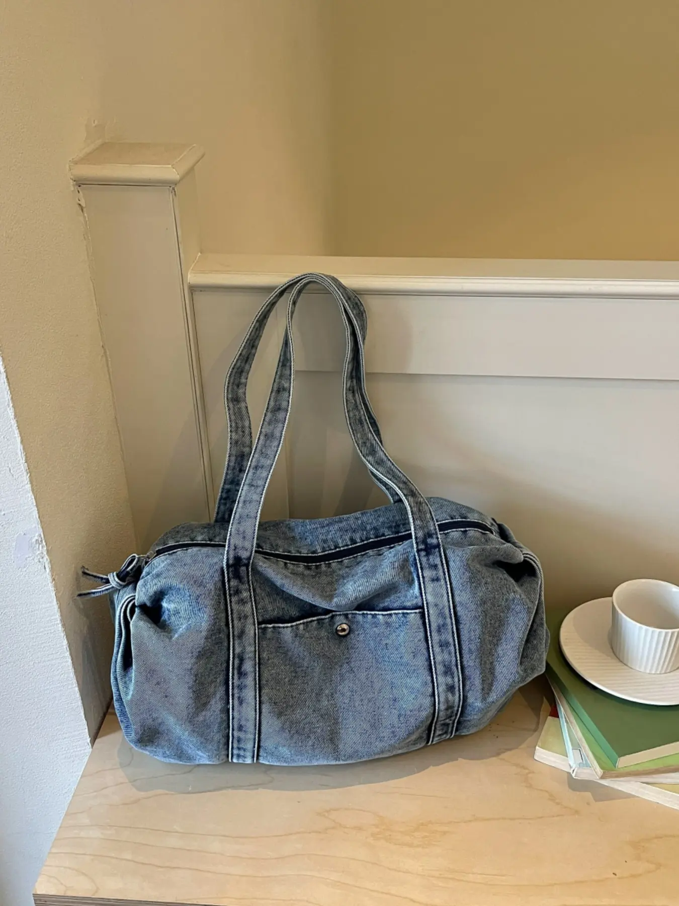 Simple and comfortable distressed denim tote bag, large capacity casual lightweight handbag, women's daily travel, shopping and travel shoulder bag