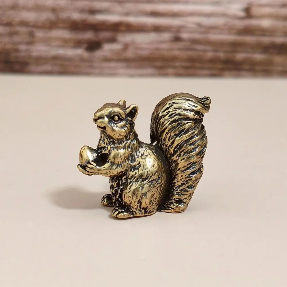 Vintage Solid Brass Figurine, Holding Peach Squirrel Home Decor, Animal Hand Grip Tea Pet, Craft Gift, Ornamental Sculpture, Decorative Ornaments