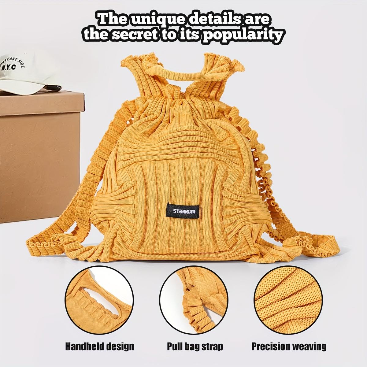 Fashionable new pleated texture knitted backpack with drawstring drawstring and elastic expansion, a versatile tool for casual travel/street fashion.It can be used for three purposes (back/lift/carry) and is a must-have for casual outings