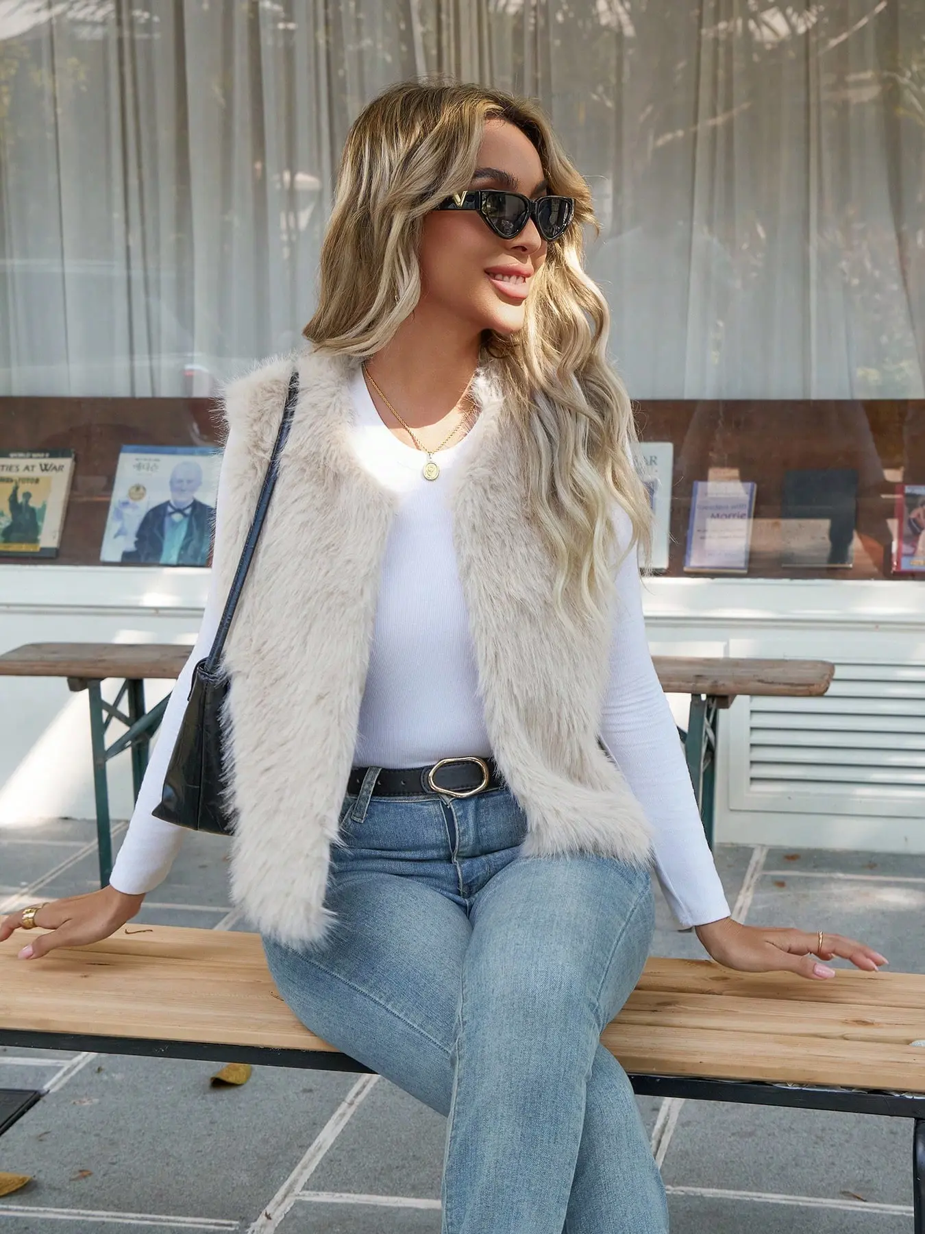 Women's Winter Sleeveless Faux Fur Vest, Fluffy Short Regular Hem Round Neck Jacket, Fashion Versatile Bolero, Stylish Outerwear