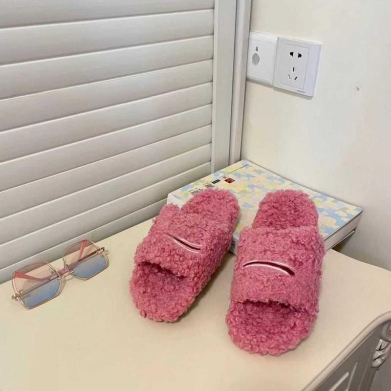 2025 Men's and Women's Slippers Winter Plush Fluffy Warm Letter Sandals Comfortable Plush Girls' Flip-Flops Walking Shoes Bamboo Fiber Flip-Flops Boys