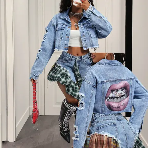 Trendy Short Denim Jacket for Women, Cropped Denim Jackets, Casual Ripped Hem Lip Print, Loose Fit Waist-Exposed Washed Denim Coat, Fashionable Outerwear