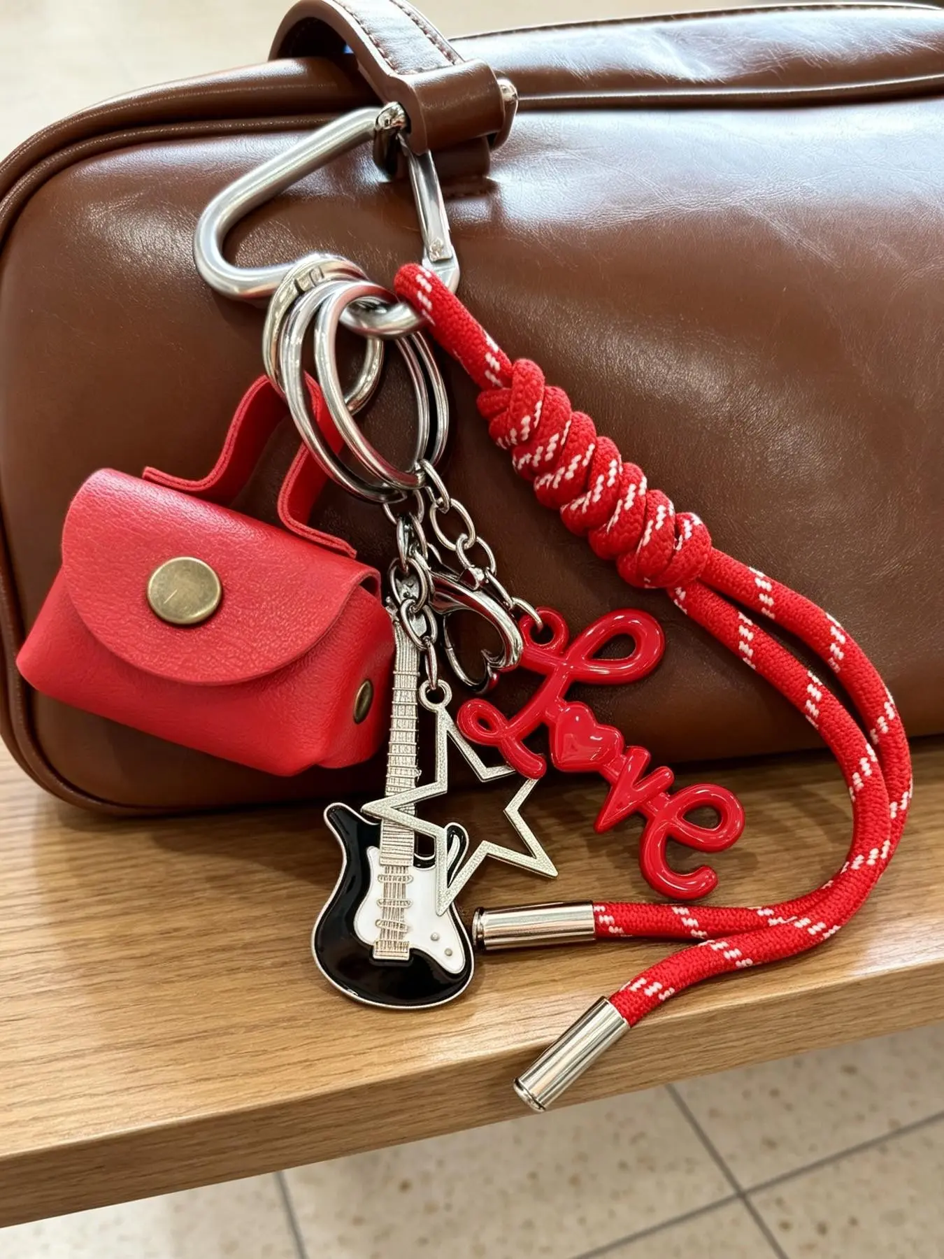 Y2K VSCO Preppy Aesthetic Rock Guitar Keychain With Mini Leather Coin Purse Love Letter Hollow Star Heart Keychains Carabiner Braided Wrist Lanyard Streetwear Backpack Bag Charm Gift For Music Lovers Teen Girls