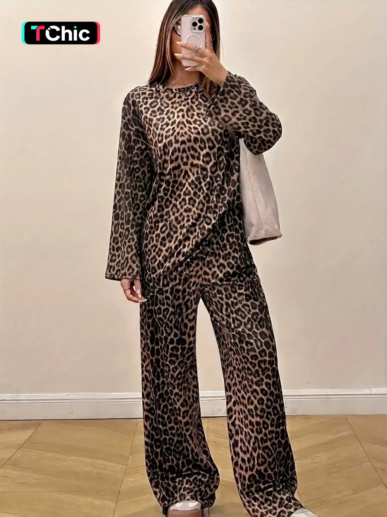 Vintage Leopard Print Milk Silk Pajama Set, Round Neck Long Sleeve with Flowy Wide Leg Pants, Soft and Smooth, Street Style, Women's Sleepwear, Loungewear