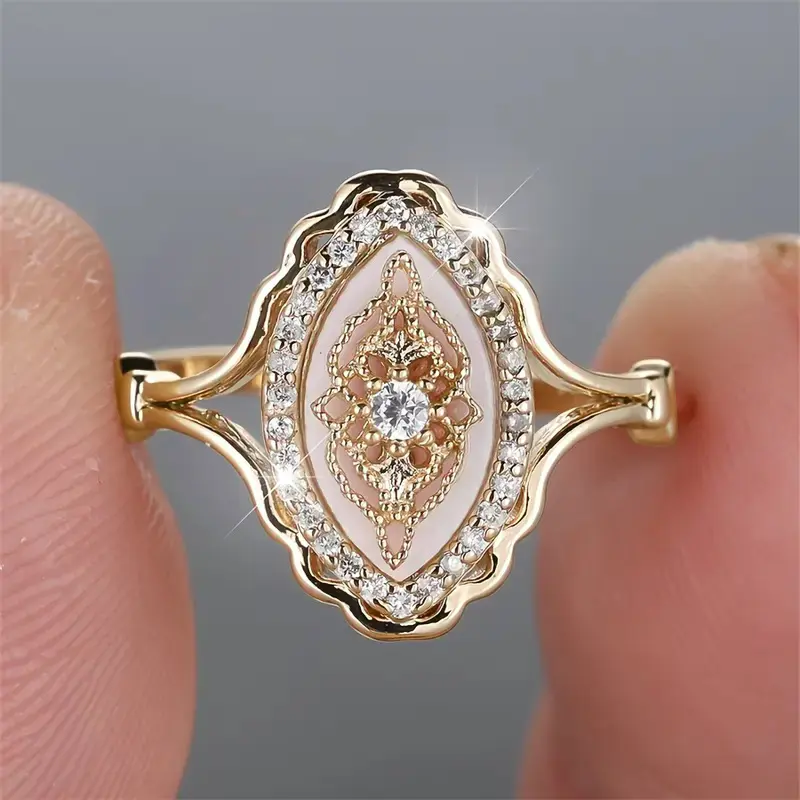 Simple lace-trimmed zircon ring, a versatile and elegant women's ring.