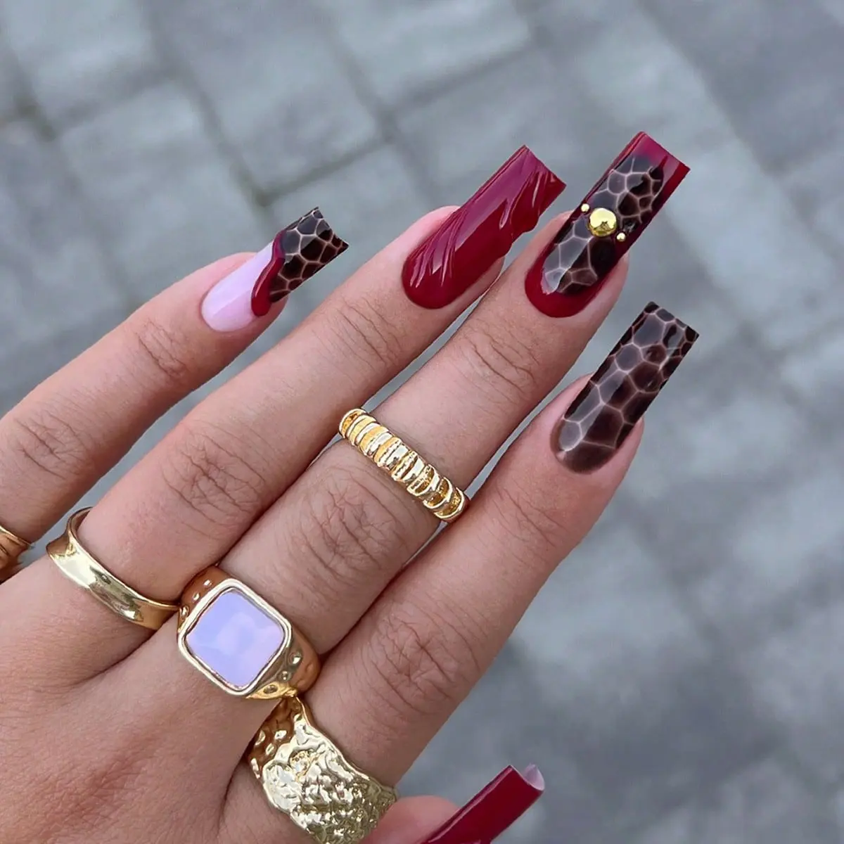 Almond Shape Press On Nails 24 Pieces Red Flame French Edge Brown Crocodile Pattern Fake Nails Detachable Reusable Luxury Nail Art For Women