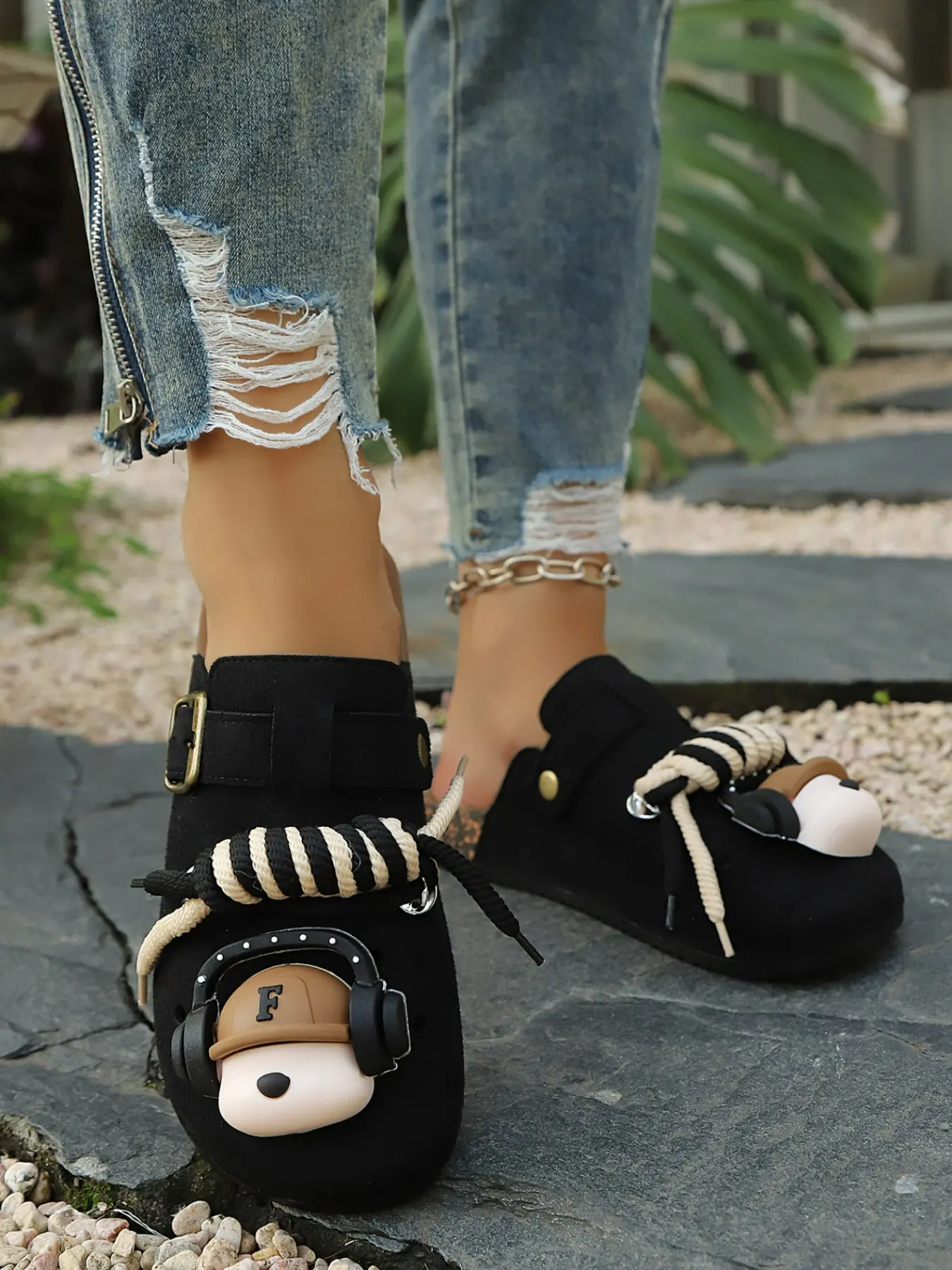 Women's Cartoon Dog Earbud Holder Sandals, Slip-On Flat Shoes, Thick Sole Half-Flip Flops, Large Size, Comfortable Outdoor Wear