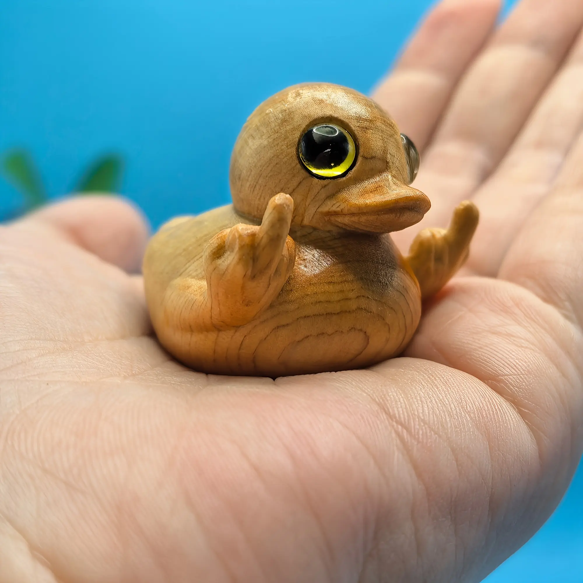 Wooden Carved Cartoon Duck Ornament Figurine, Cute Animal Design Handheld Decorative Piece, Office Desk and Home Table Decoration, Creative Animal Gift, Animal Figurines, Decorative Ornaments, Animal Decorations, Decoration Items